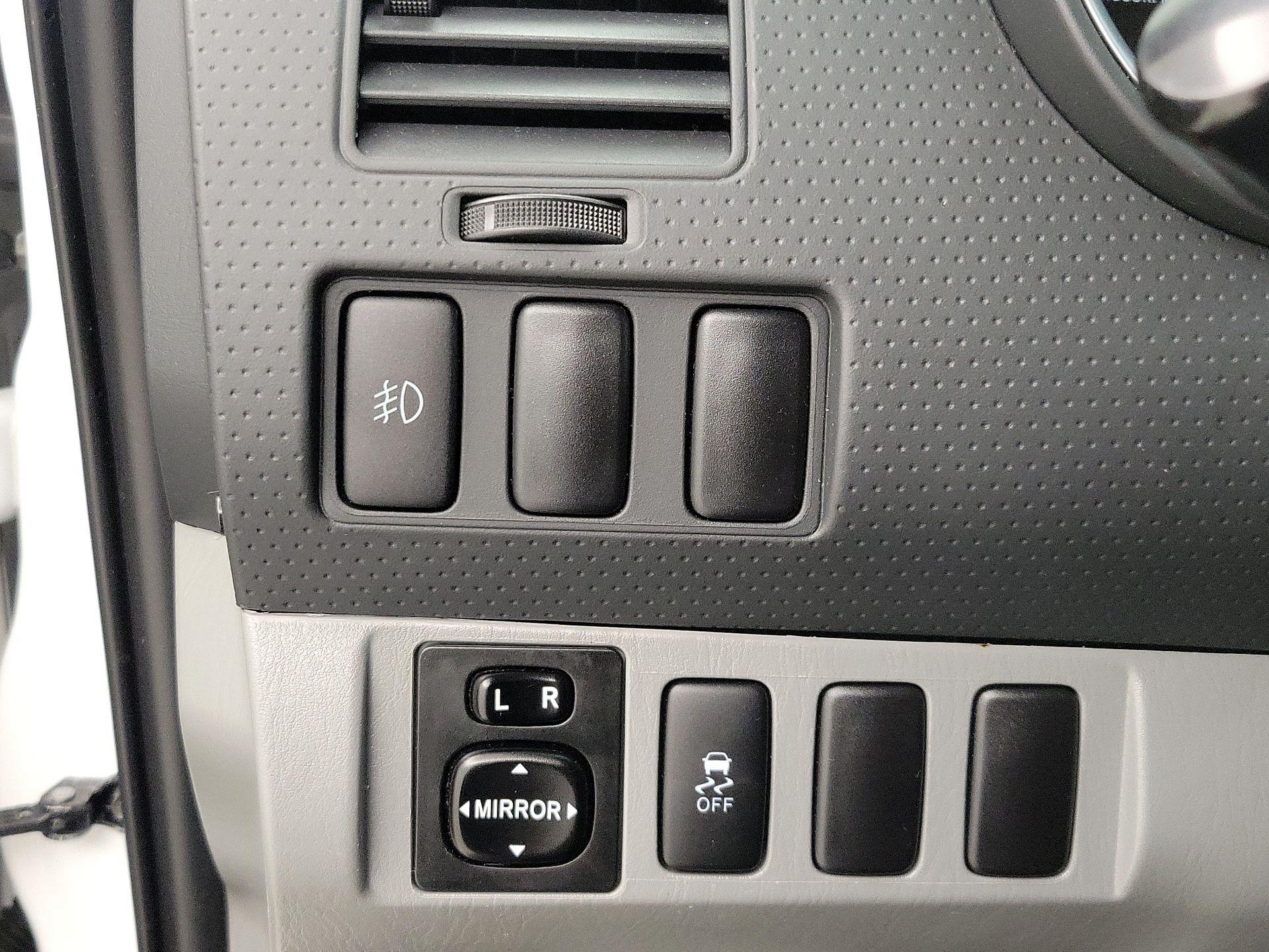 Thumbnail: 2015 Toyota Tacoma - 13