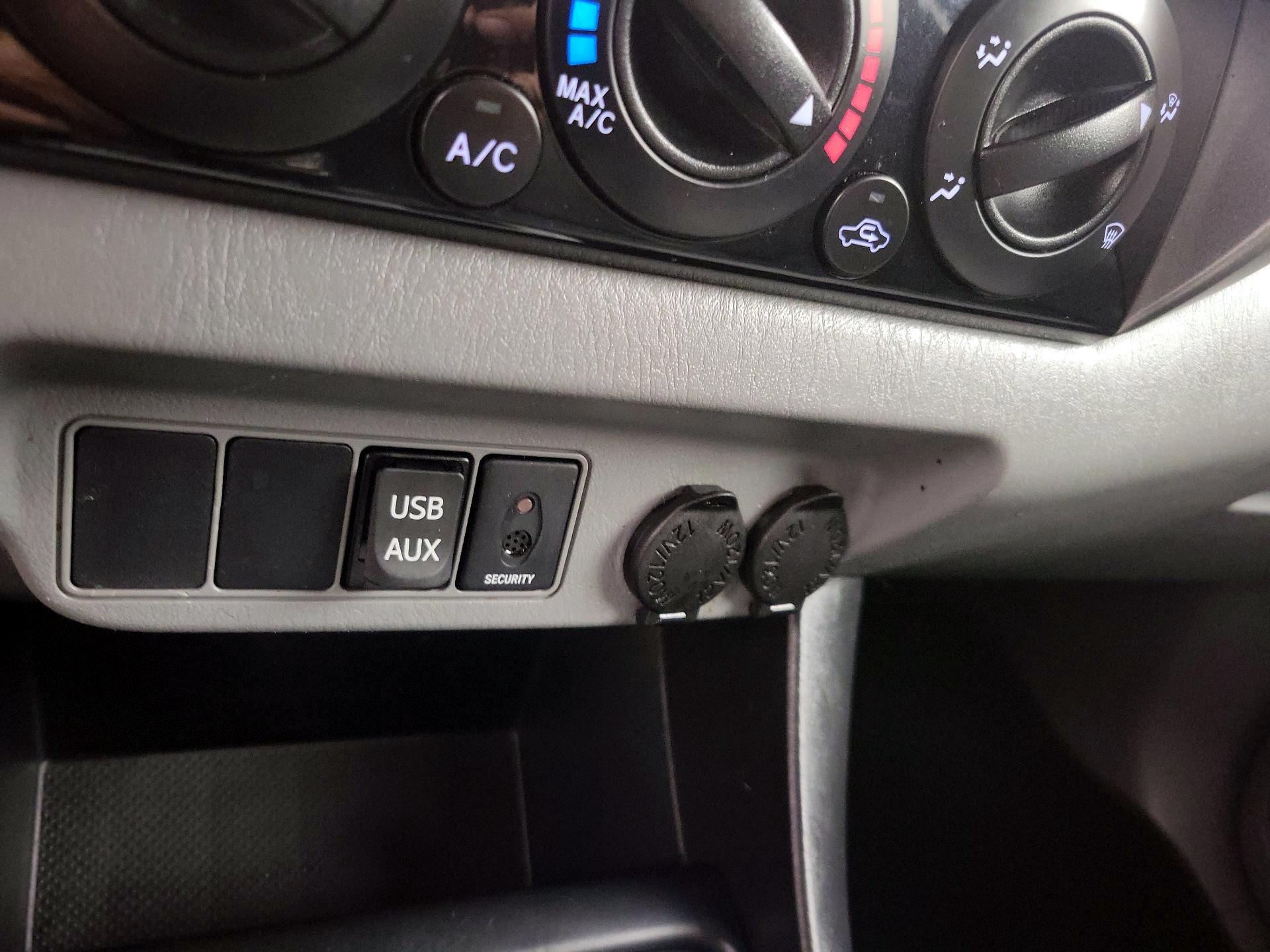 Thumbnail: 2015 Toyota Tacoma - 18