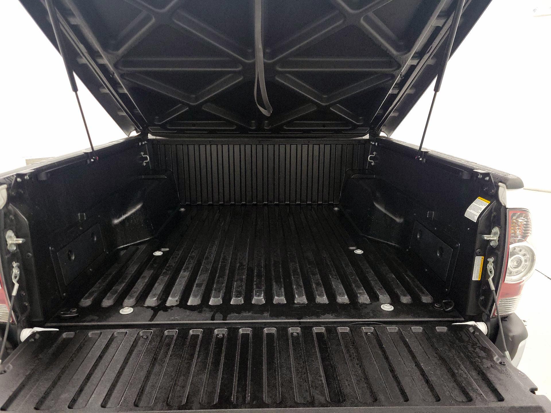 Thumbnail: 2015 Toyota Tacoma - 20