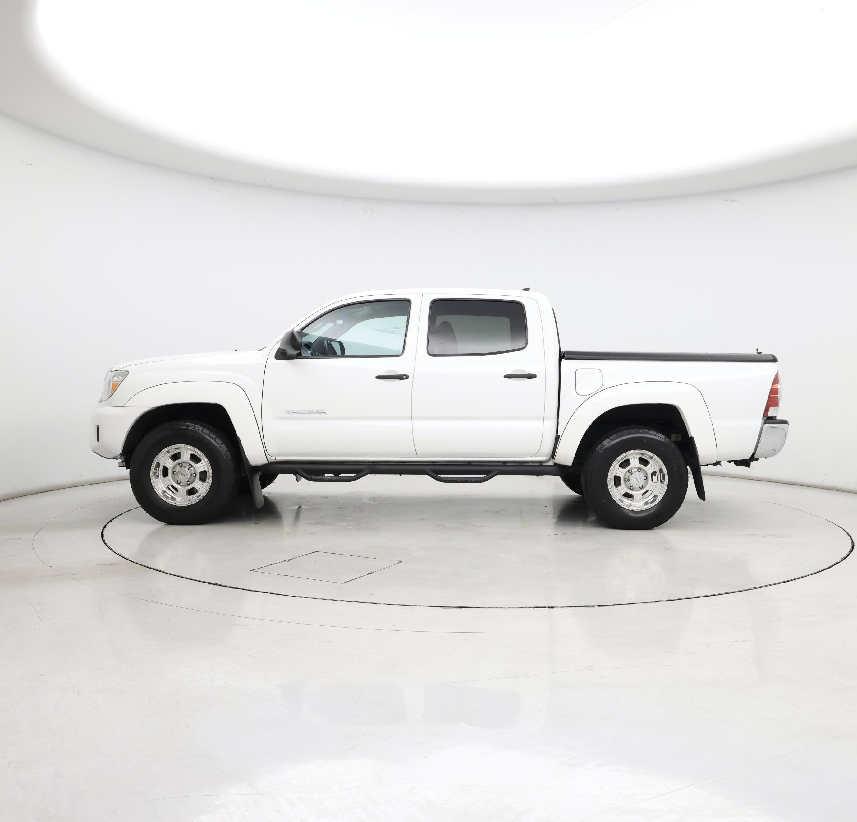 Thumbnail: 2015 Toyota Tacoma - 3