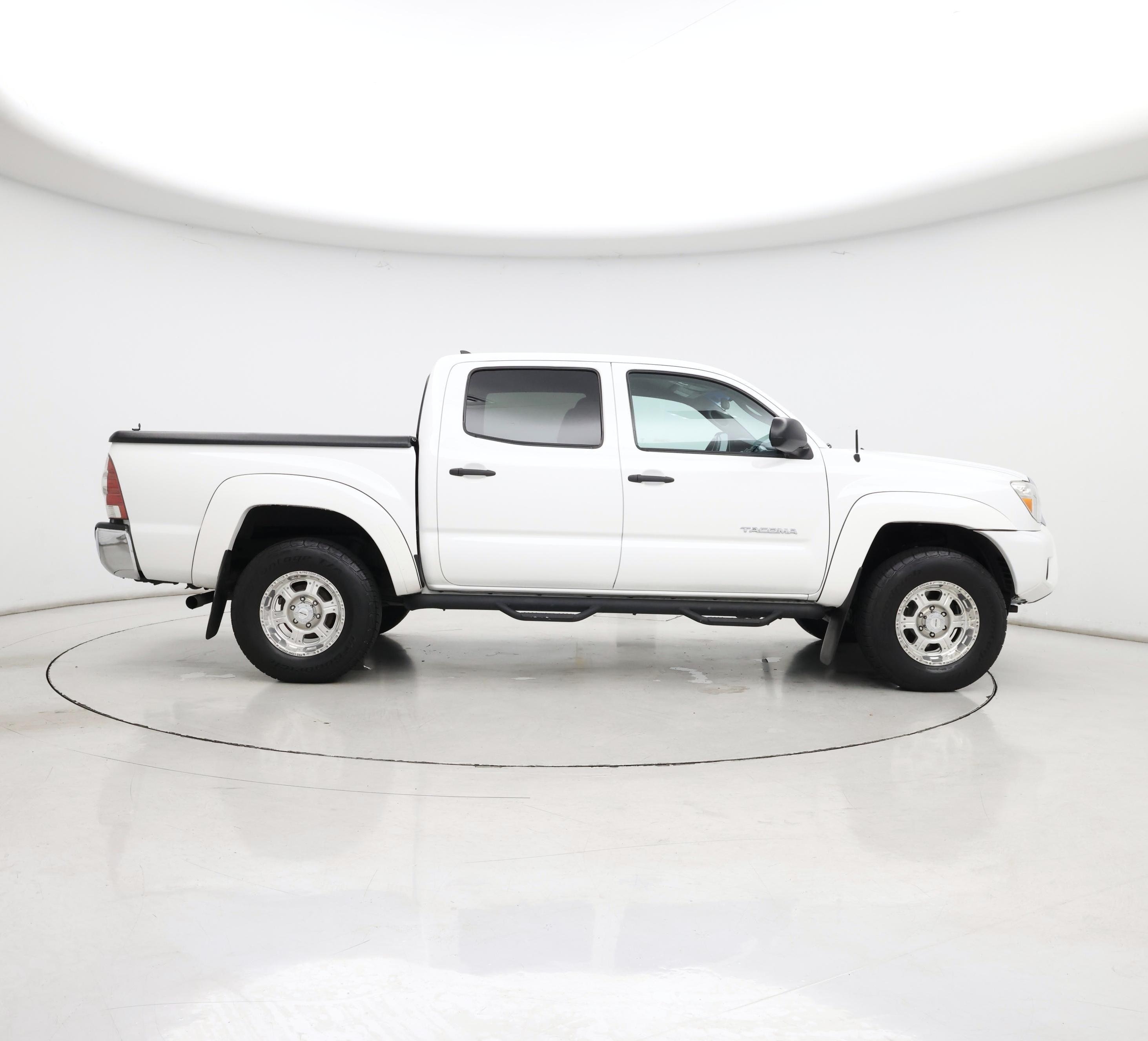 Thumbnail: 2015 Toyota Tacoma - 7