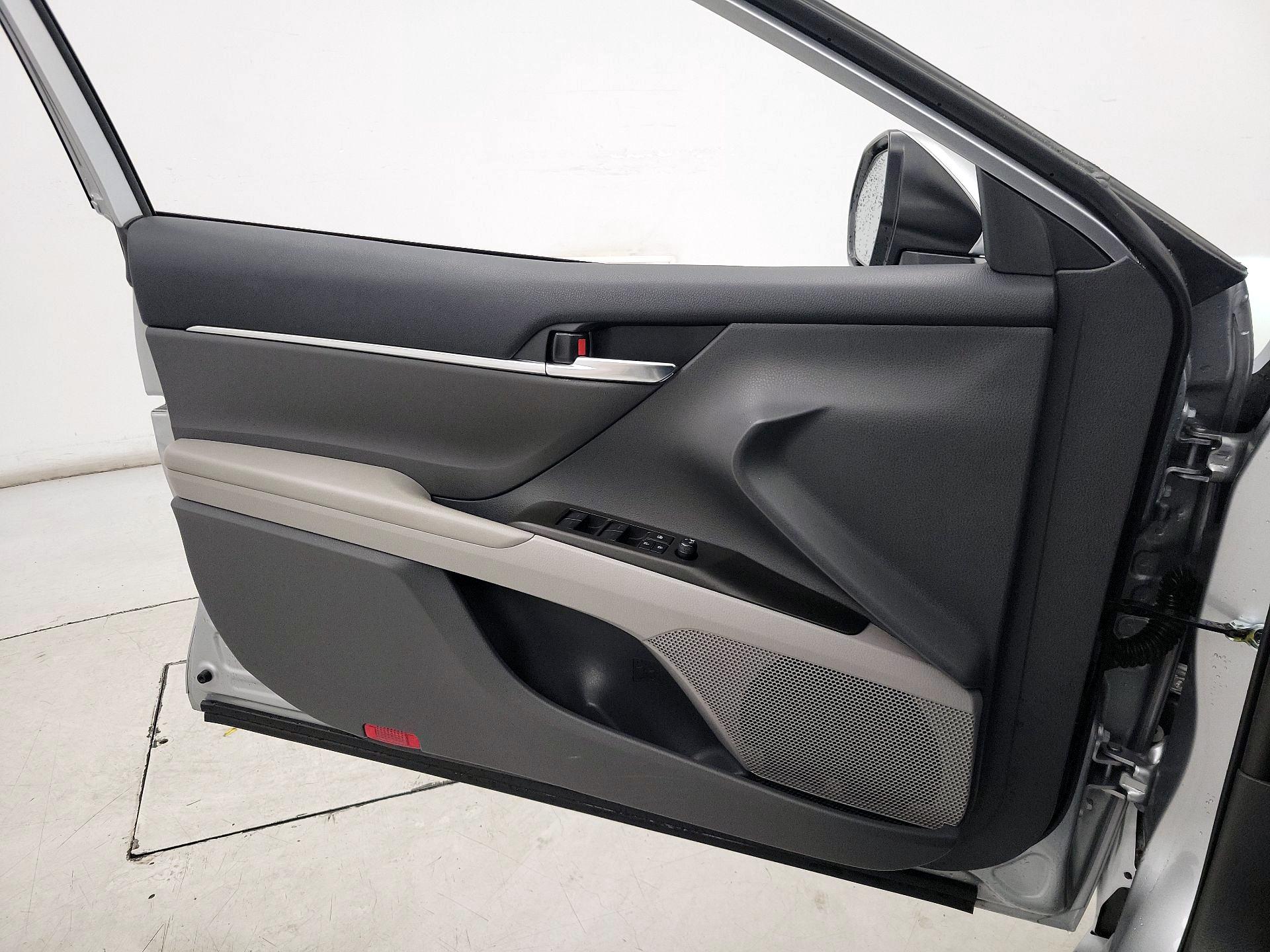 Thumbnail: 2022 Toyota Camry - 12