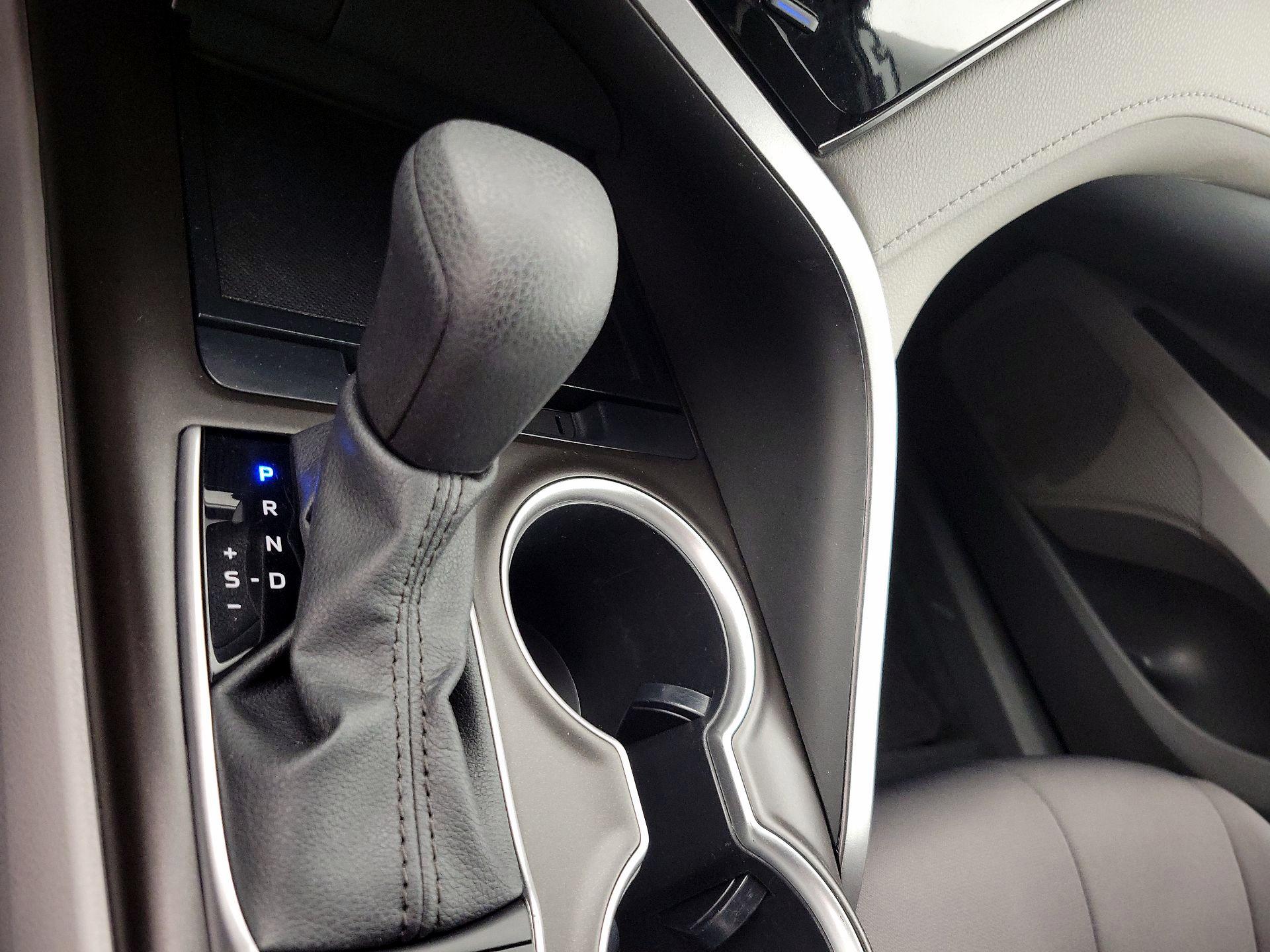 Thumbnail: 2022 Toyota Camry - 17