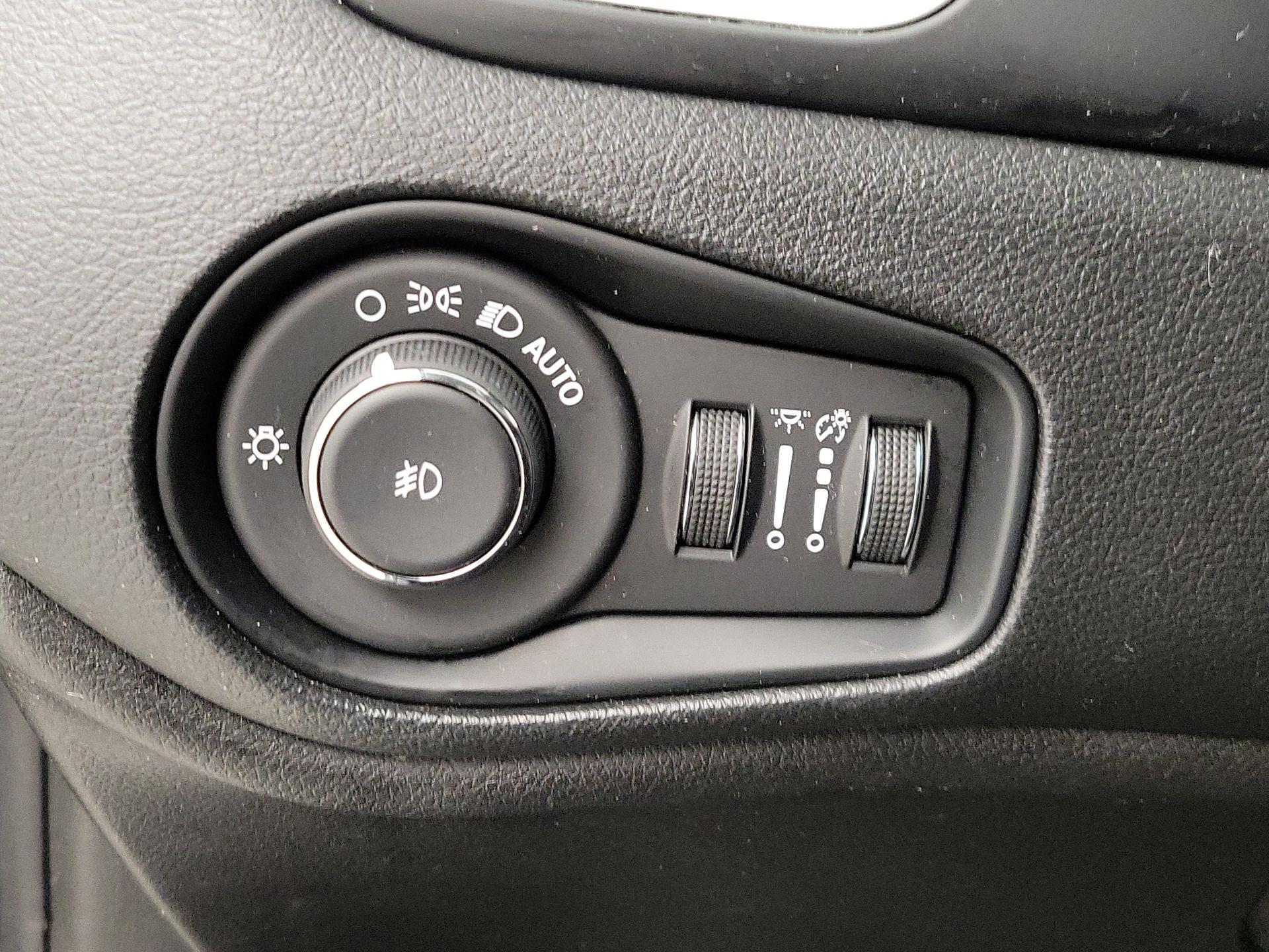 Thumbnail: 2021 Jeep Renegade - 13