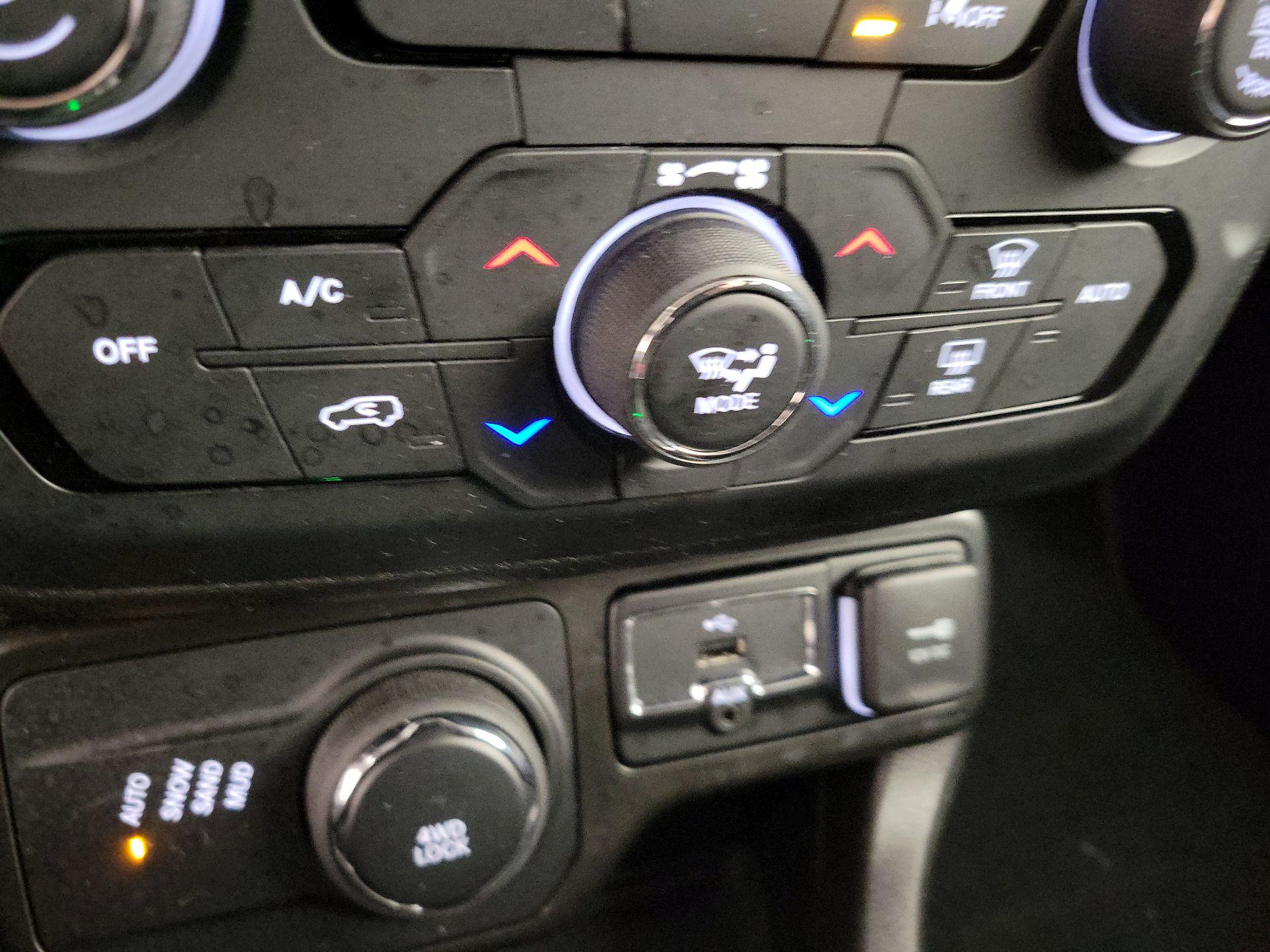 Thumbnail: 2021 Jeep Renegade - 16