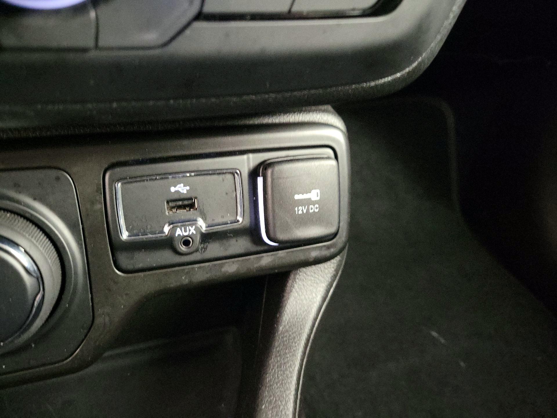 Thumbnail: 2021 Jeep Renegade - 18