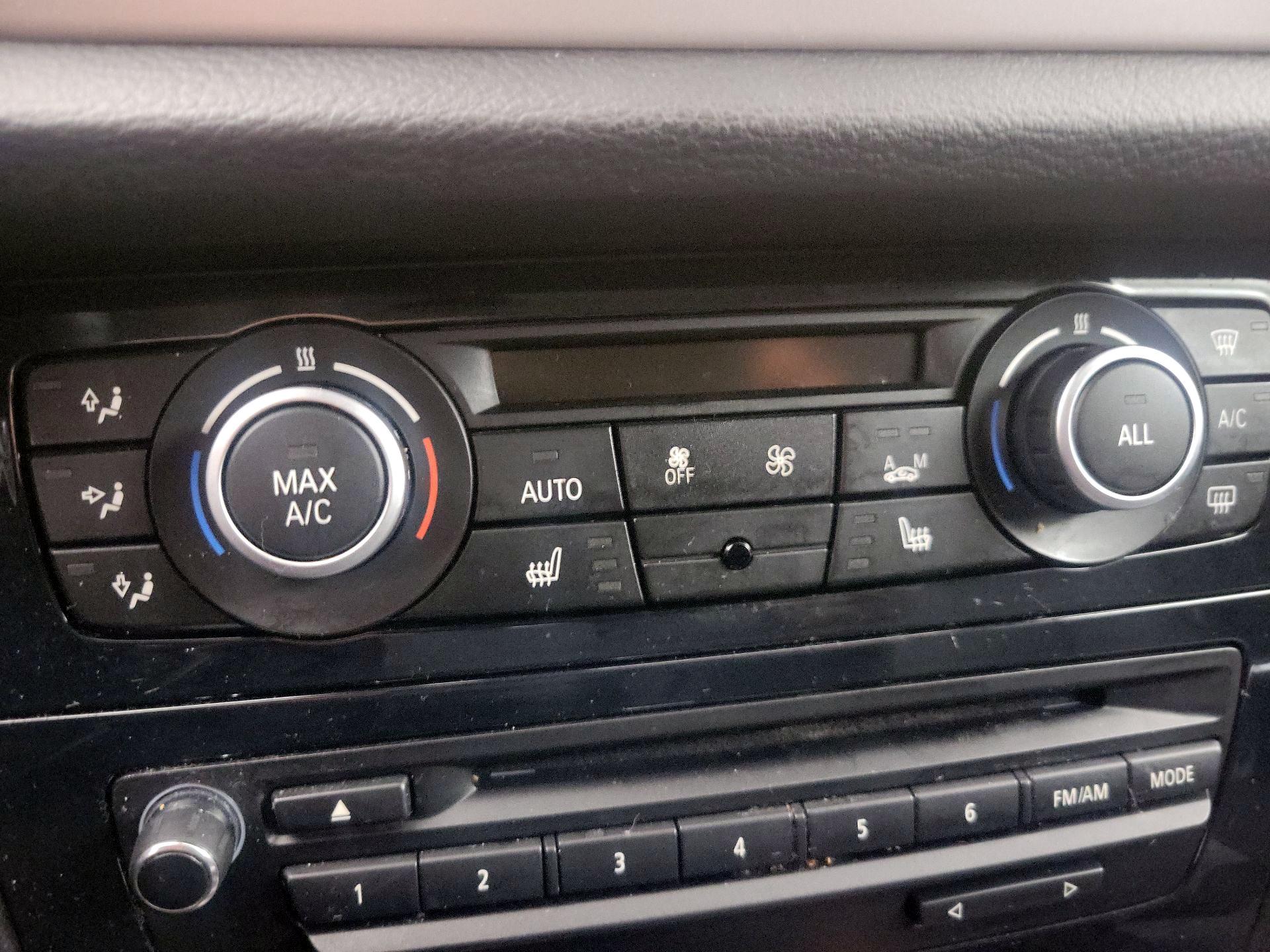 Thumbnail: 2015 BMW X1 - 16