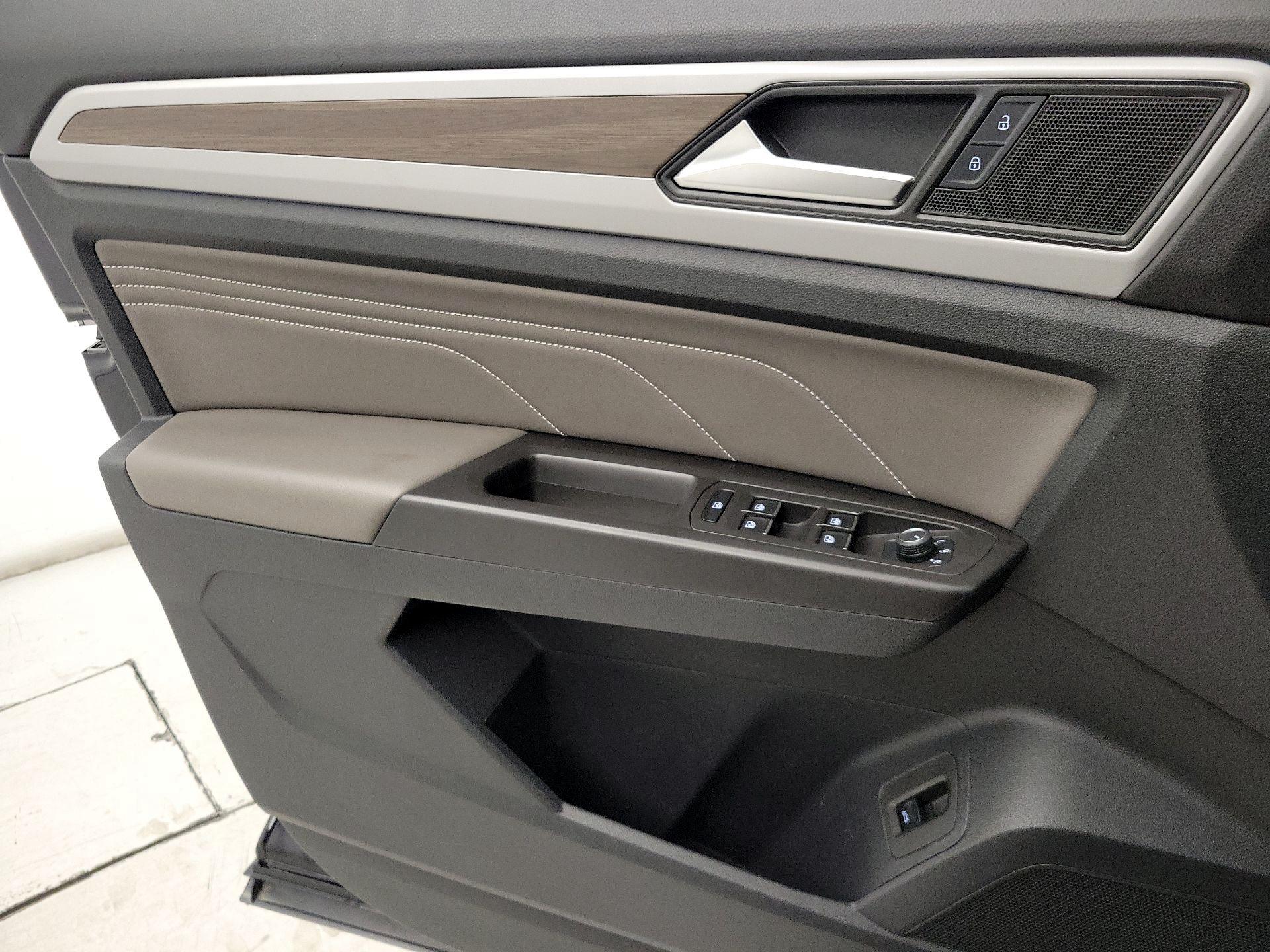 Thumbnail: 2023 Volkswagen Atlas - 12