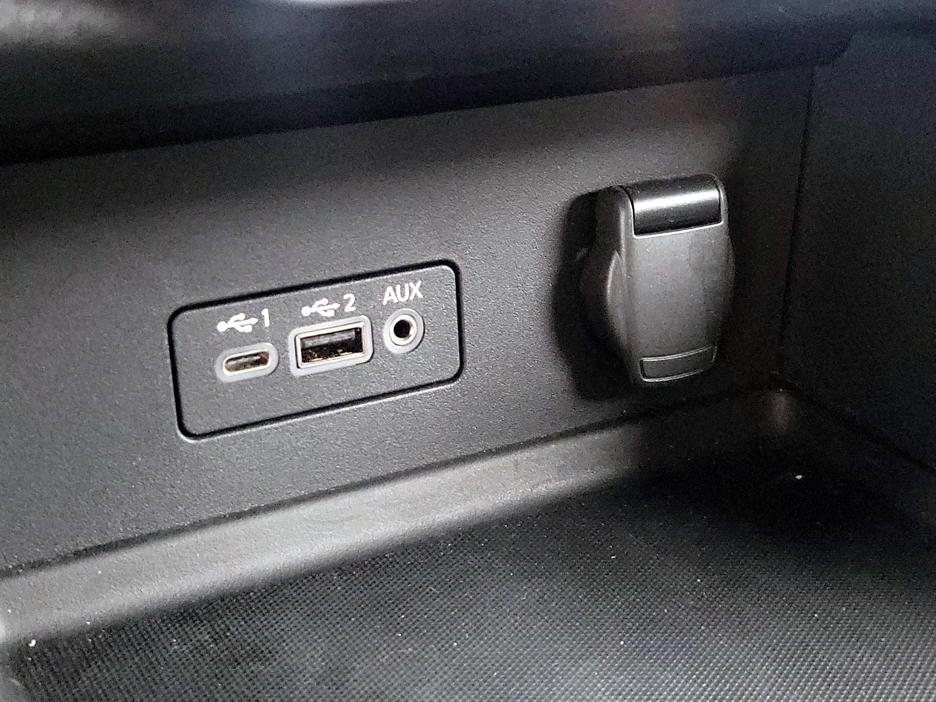 Thumbnail: 2020 Nissan Sentra - 18