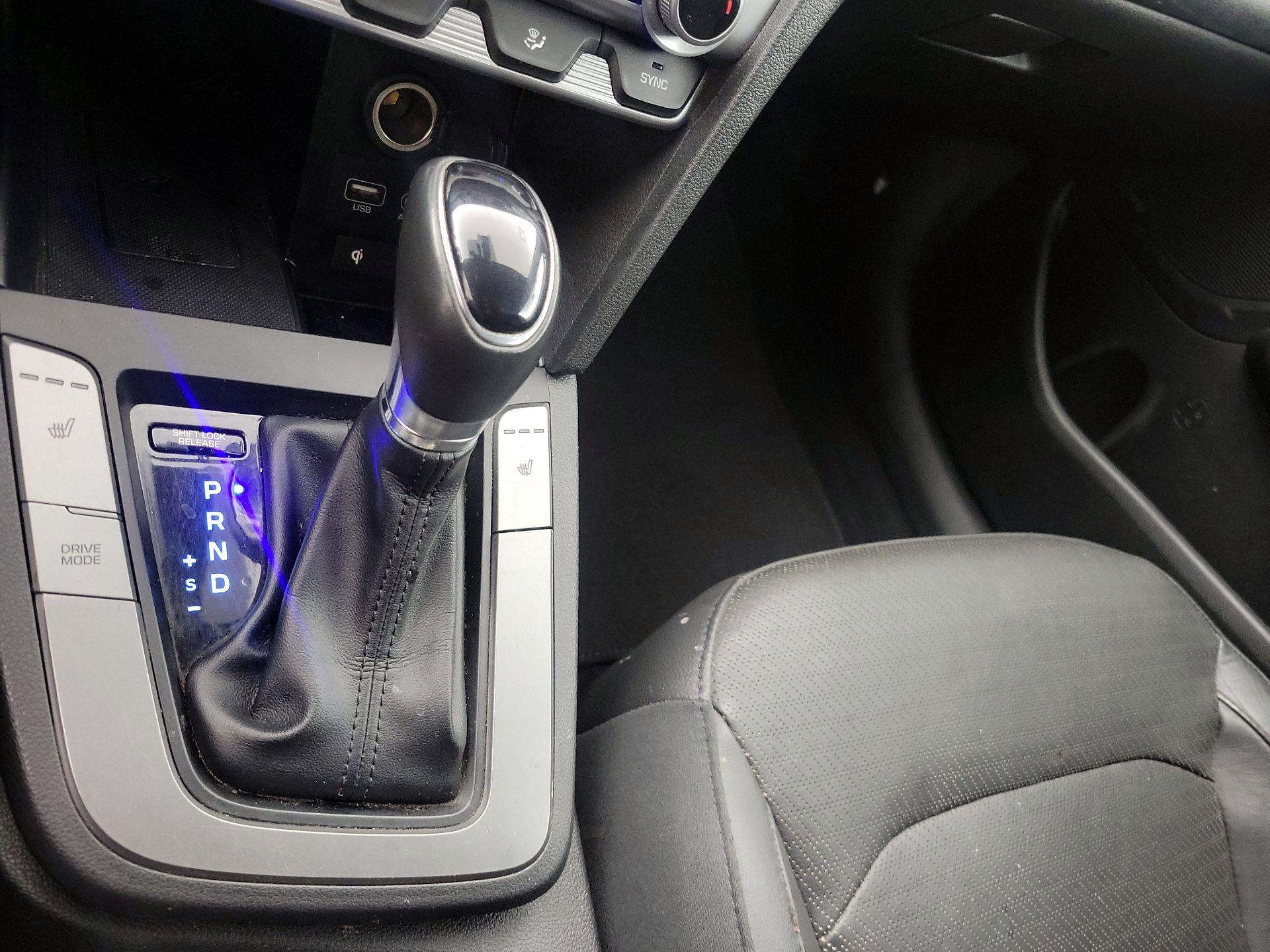 Thumbnail: 2020 Hyundai Elantra - 17