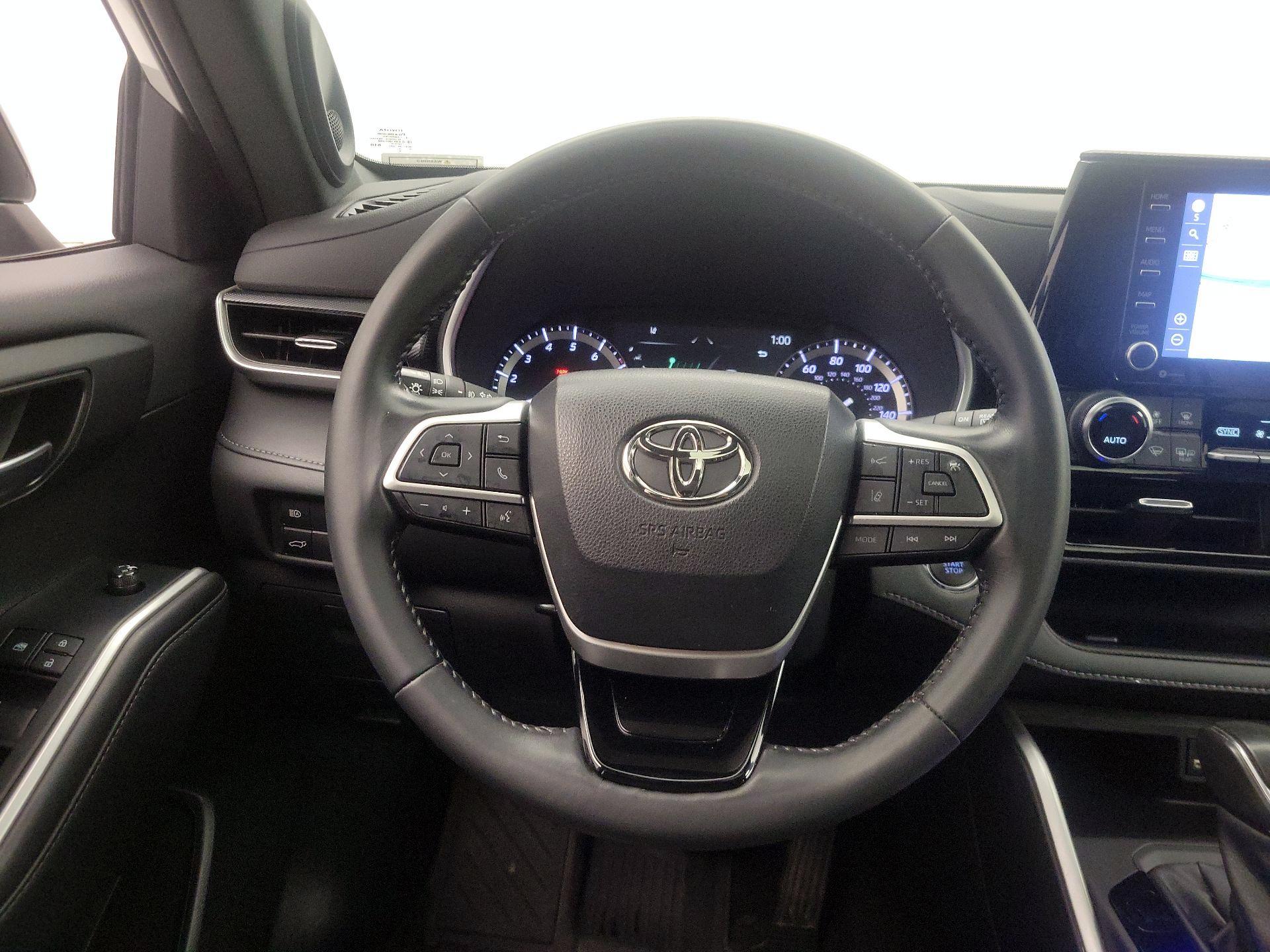 Thumbnail: 2022 Toyota Highlander - 10