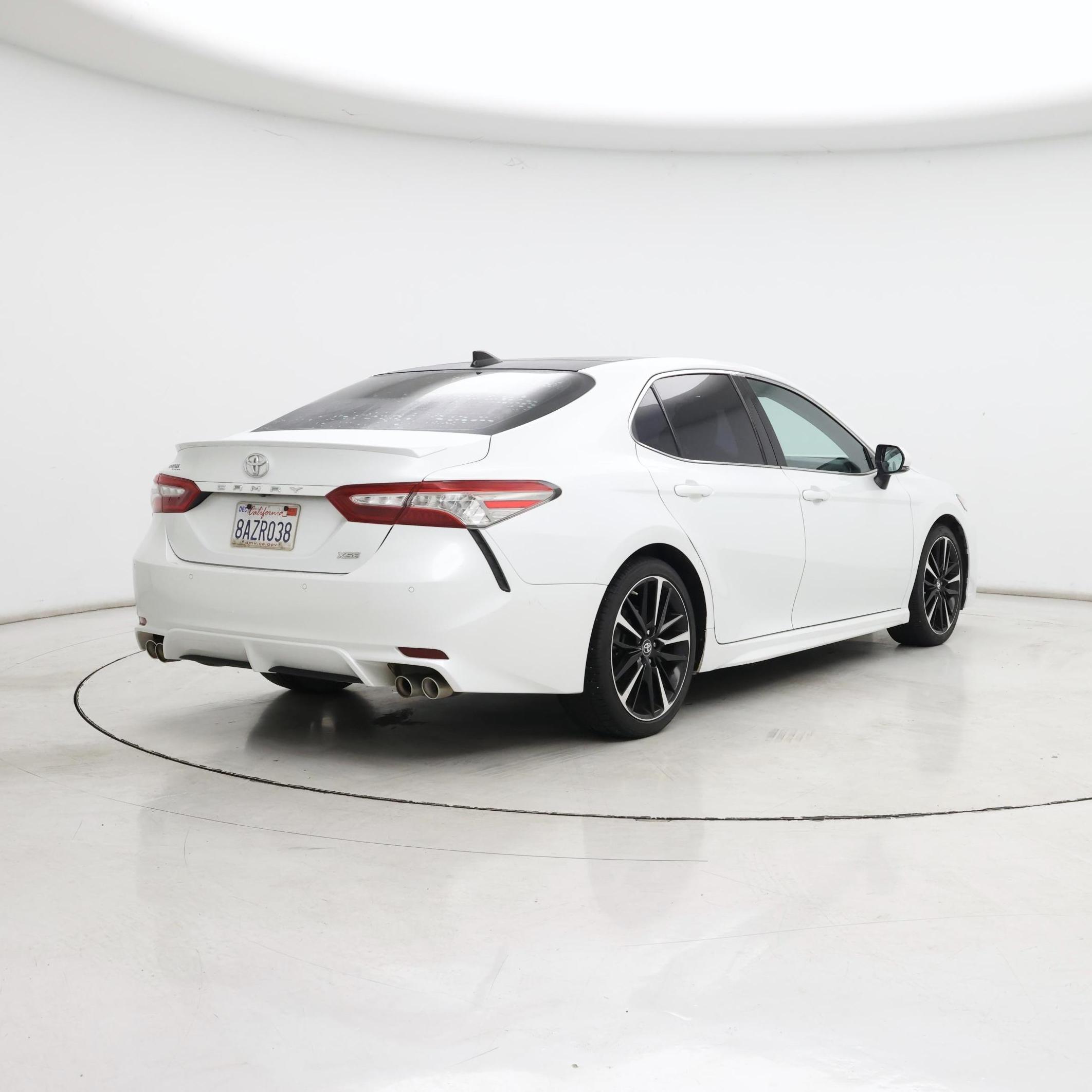 Thumbnail: 2018 Toyota Camry - 8