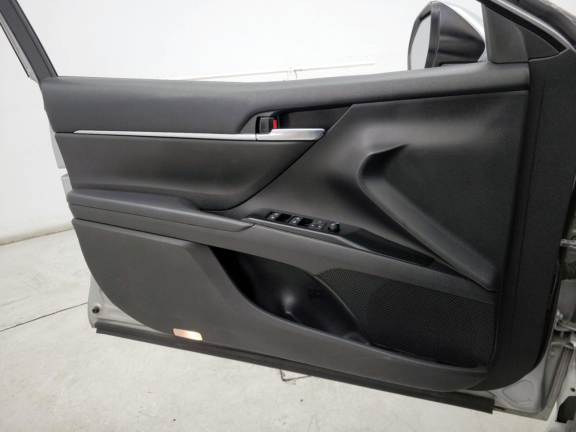 Thumbnail: 2018 Toyota Camry - 12