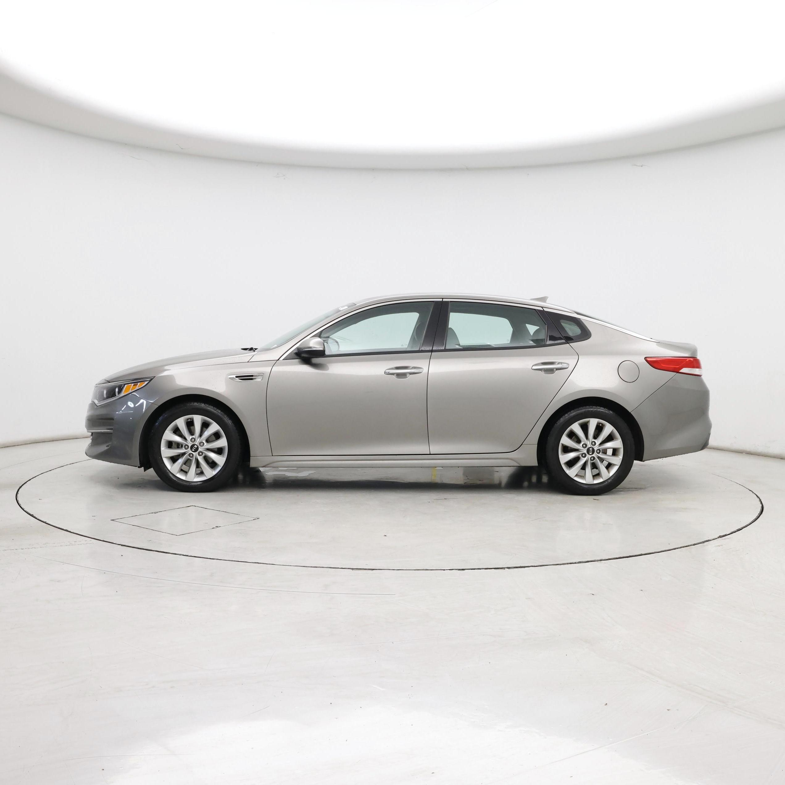 Thumbnail: 2016 Kia Optima - 3