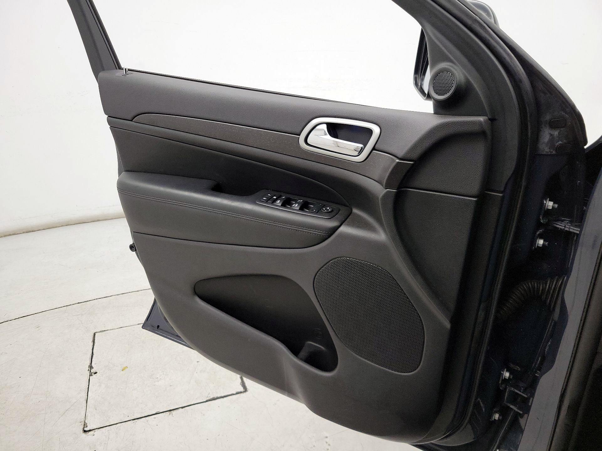 Thumbnail: 2018 Jeep Grand Cherokee - 12