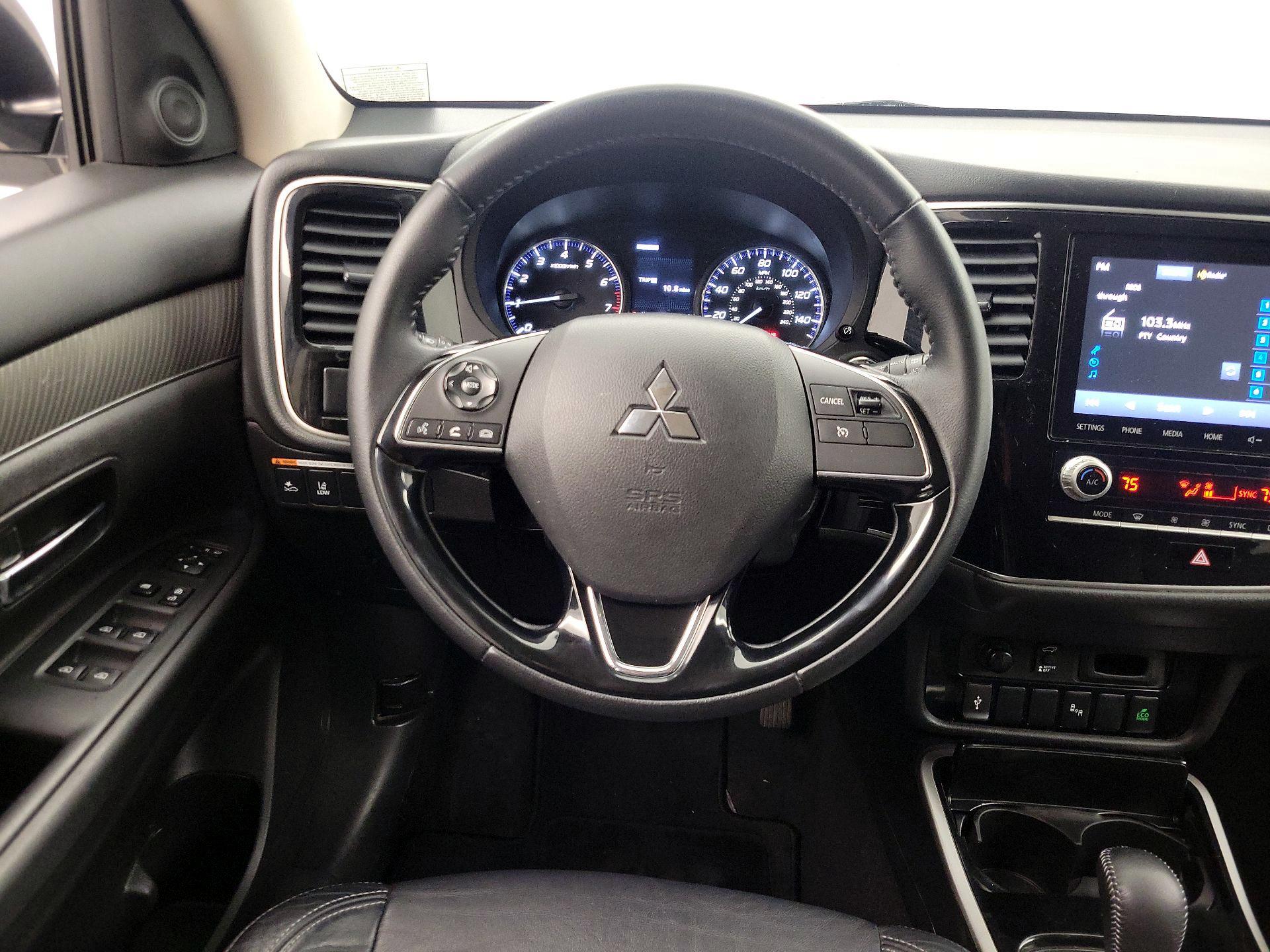 Thumbnail: 2020 Mitsubishi Outlander - 10