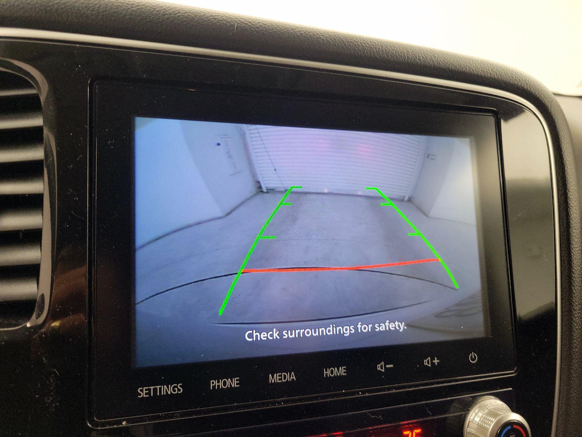 Thumbnail: 2020 Mitsubishi Outlander - 14