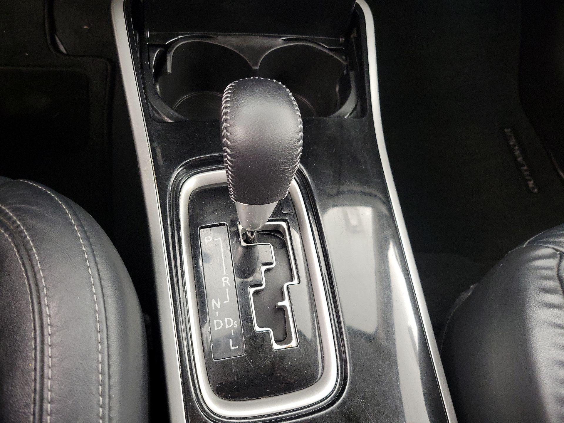 Thumbnail: 2020 Mitsubishi Outlander - 17