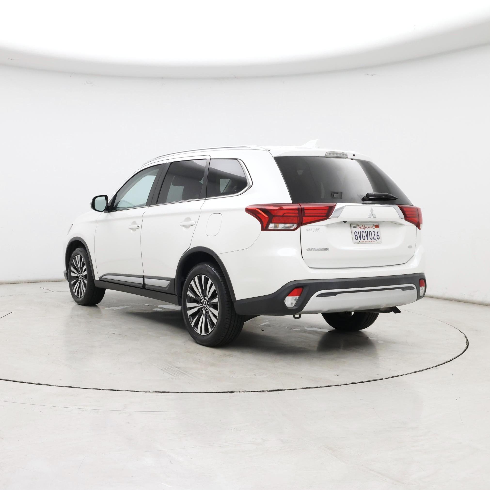 Thumbnail: 2020 Mitsubishi Outlander - 2