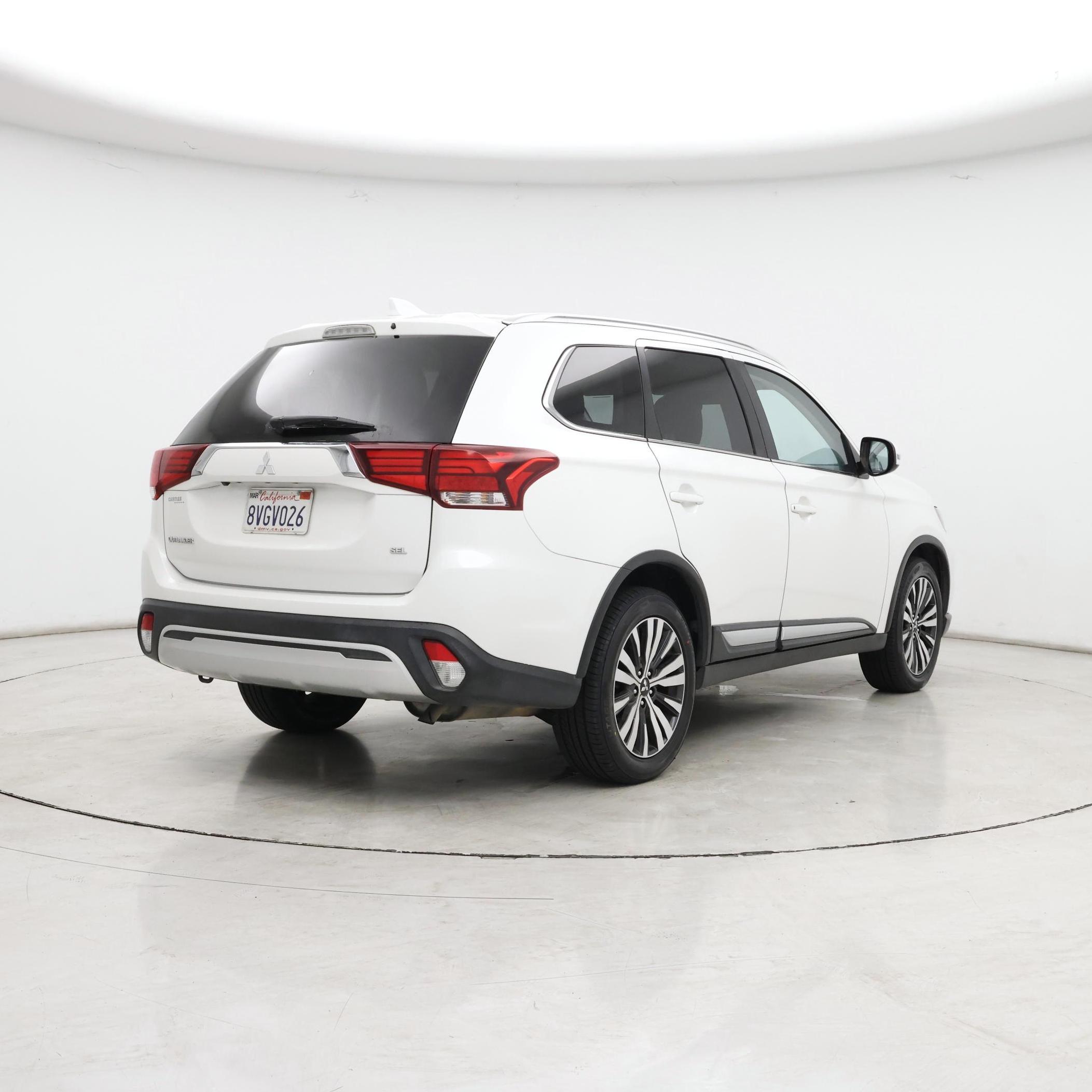 Thumbnail: 2020 Mitsubishi Outlander - 8