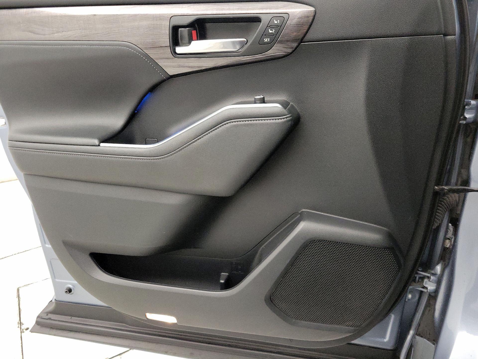 Thumbnail: 2021 Toyota Highlander - 12