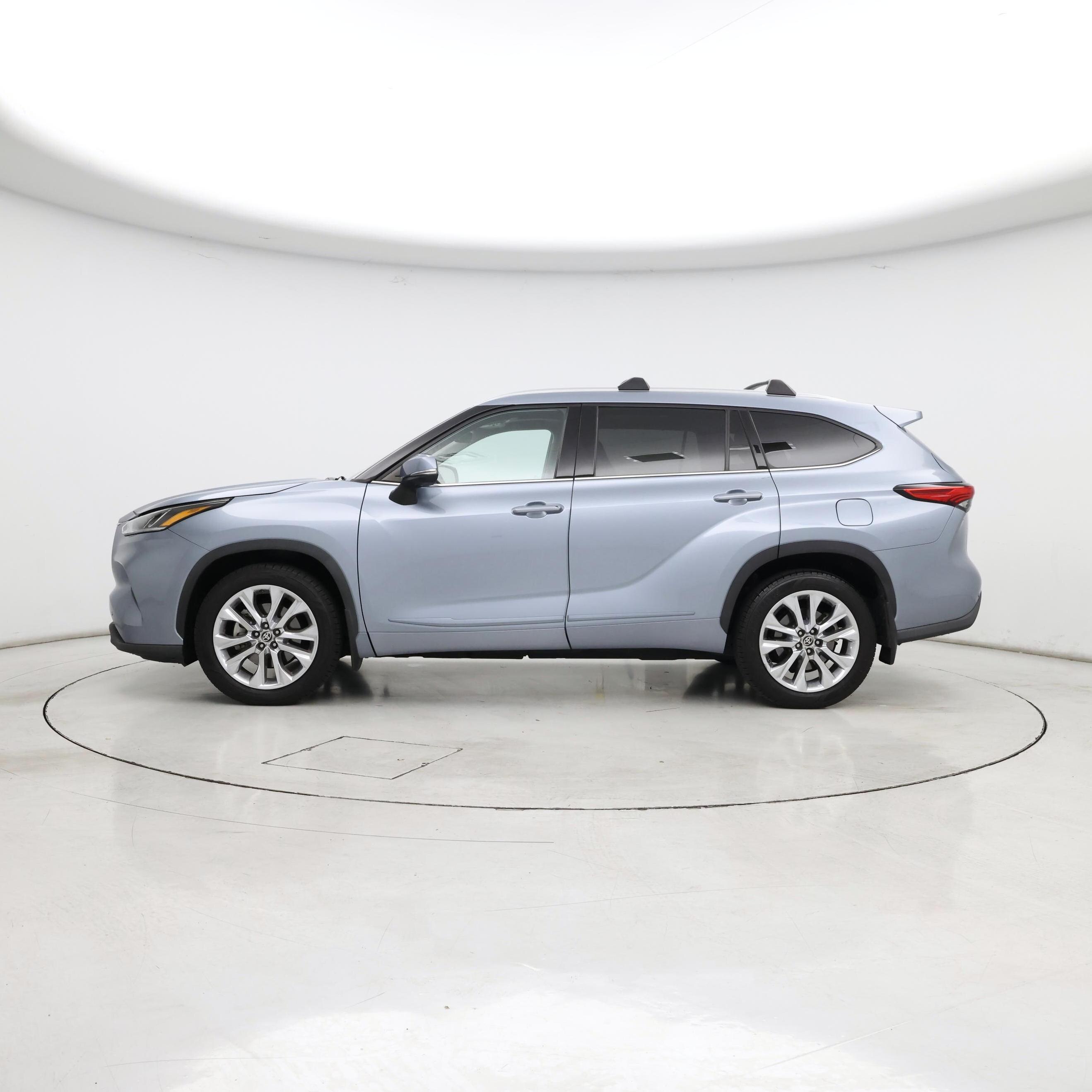 Thumbnail: 2021 Toyota Highlander - 3