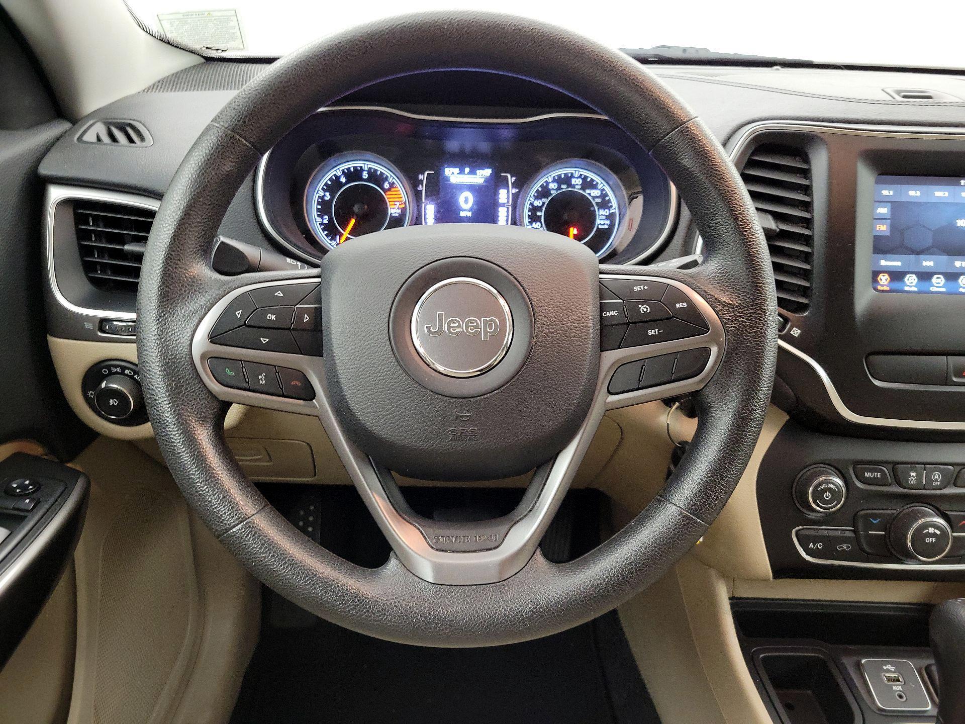 Thumbnail: 2019 Jeep Cherokee - 10