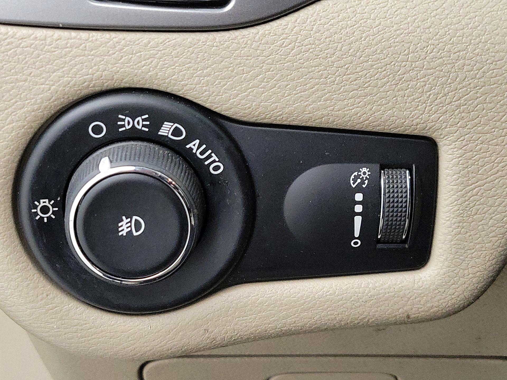 Thumbnail: 2019 Jeep Cherokee - 13