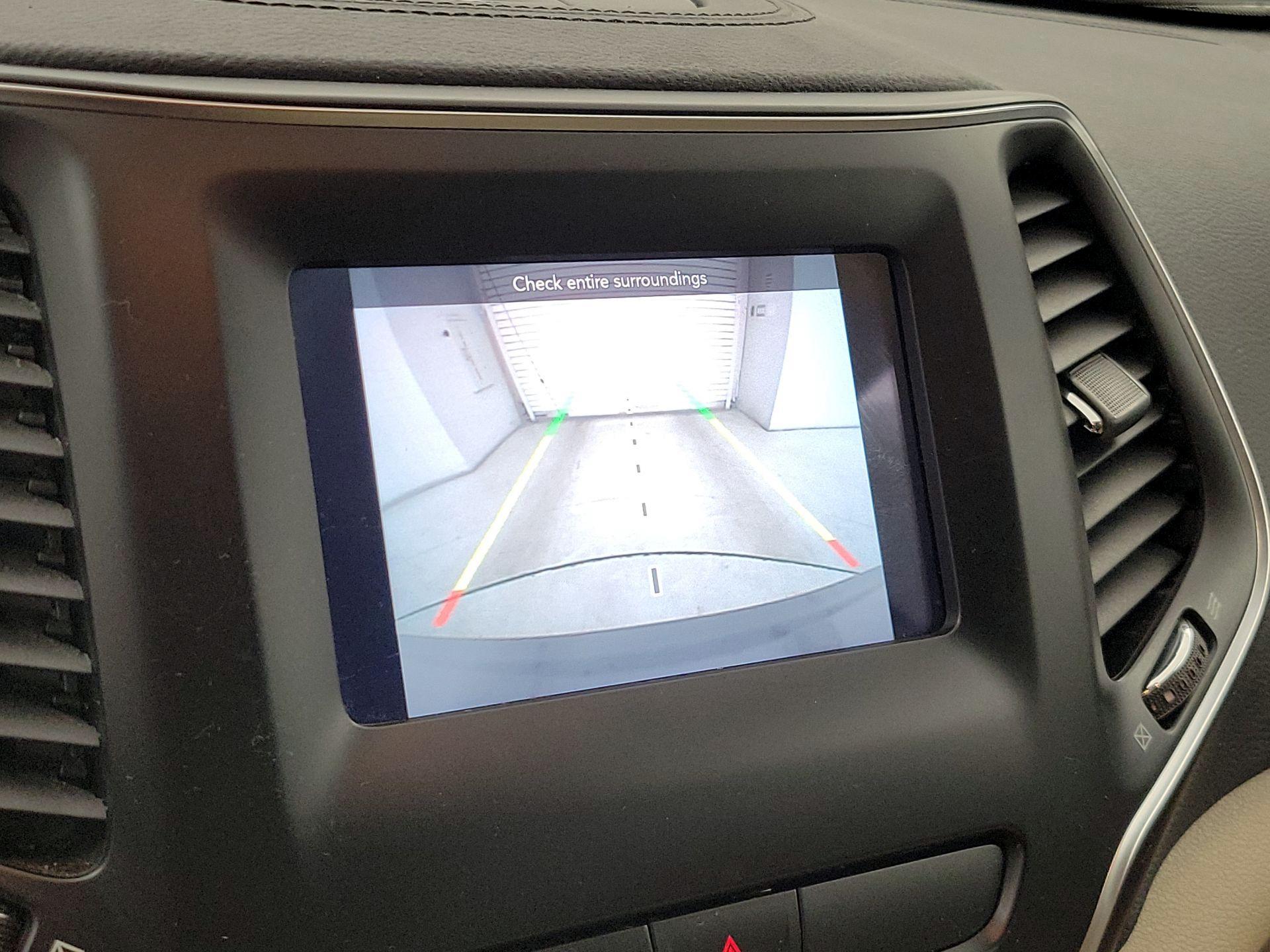 Thumbnail: 2019 Jeep Cherokee - 14