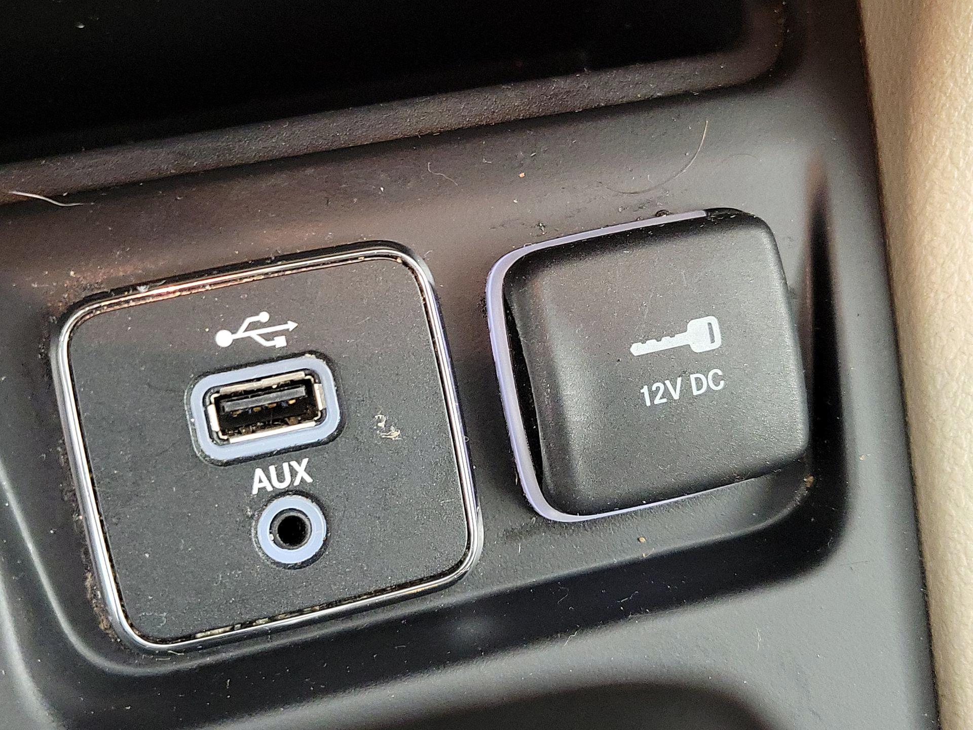 Thumbnail: 2019 Jeep Cherokee - 18