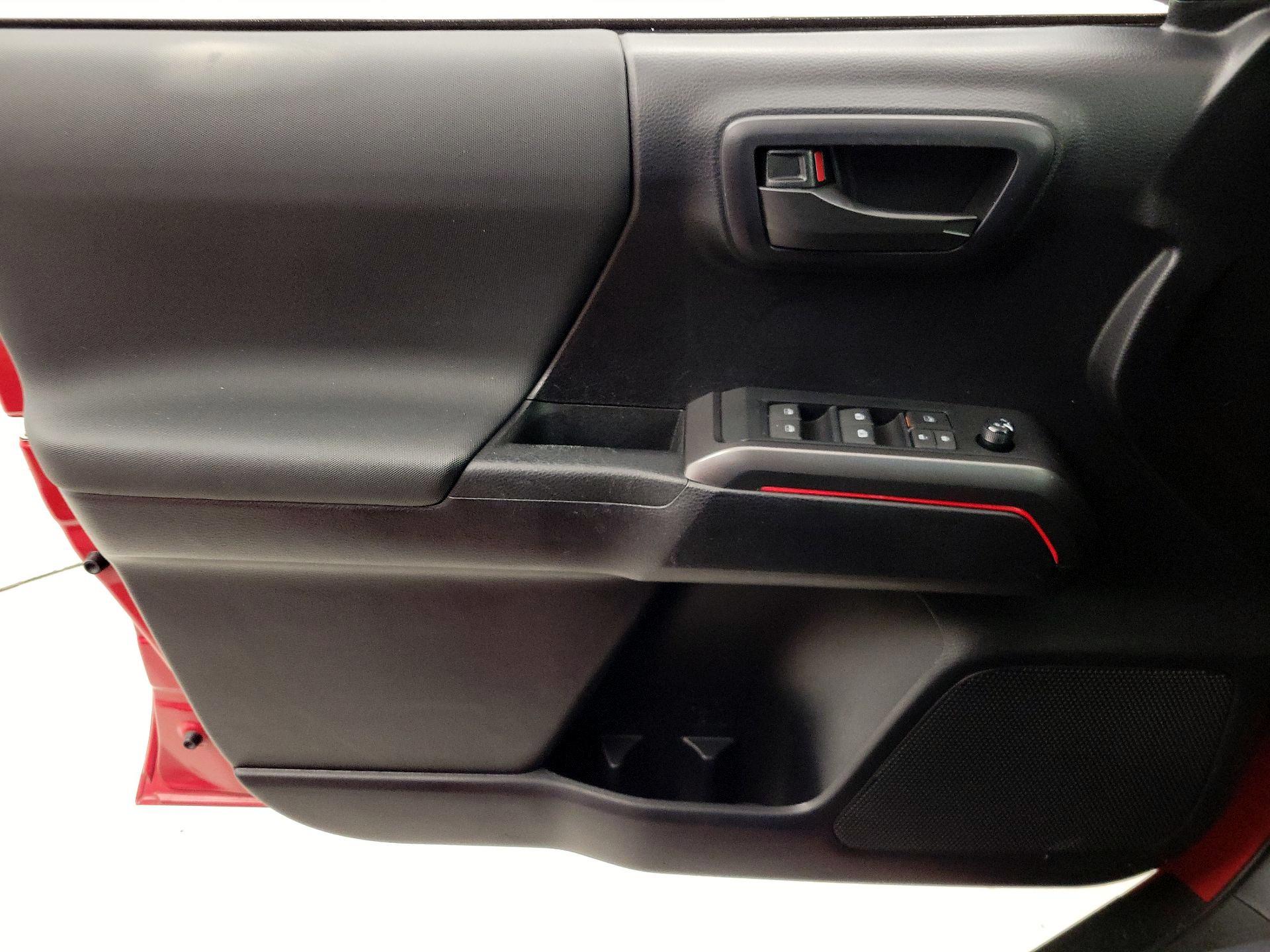 Thumbnail: 2021 Toyota Tacoma - 12