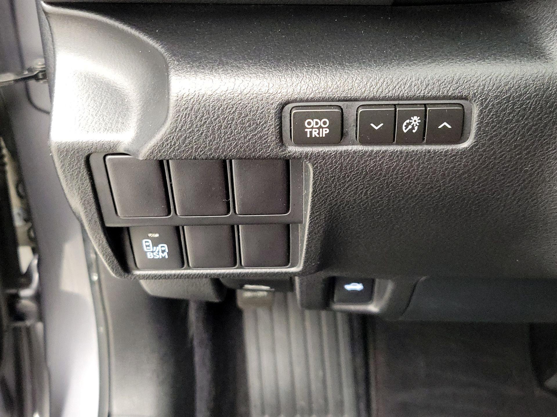 Thumbnail: 2014 Lexus IS - 13