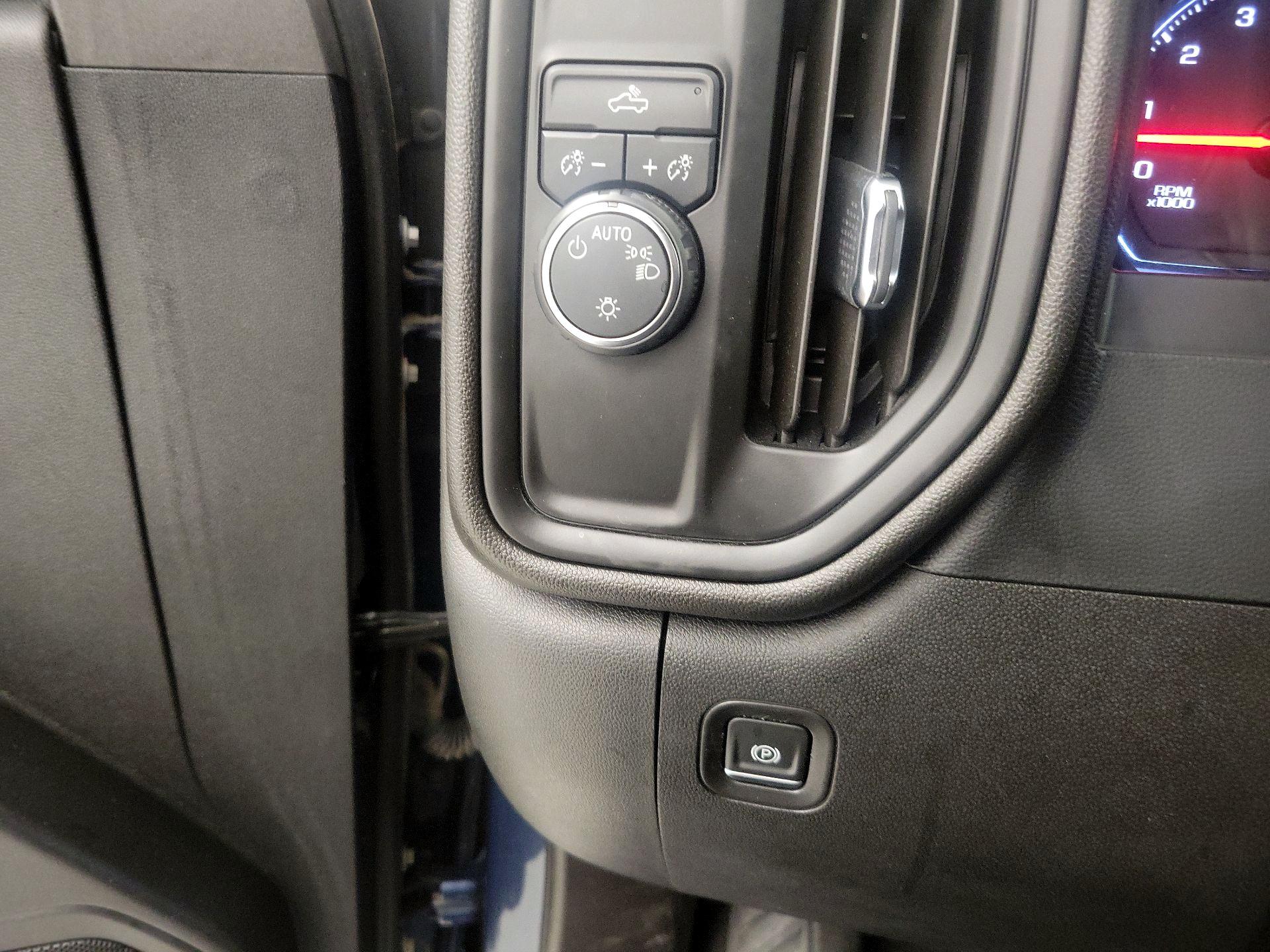 Thumbnail: 2021 Chevrolet Silverado 1500 - 13