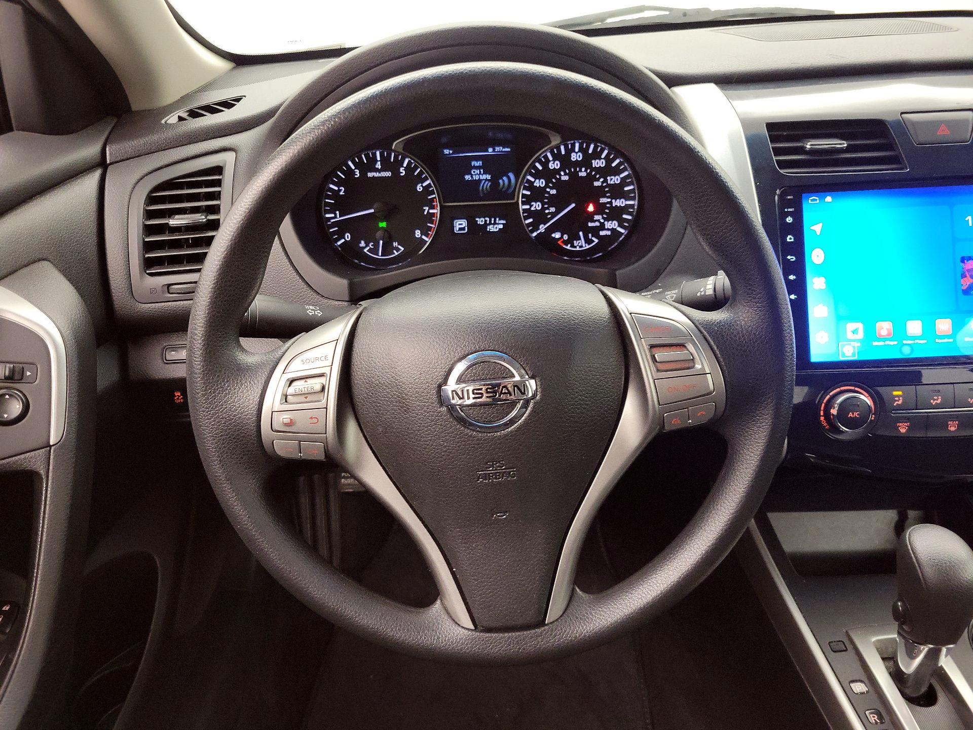 Thumbnail: 2015 Nissan Altima - 10