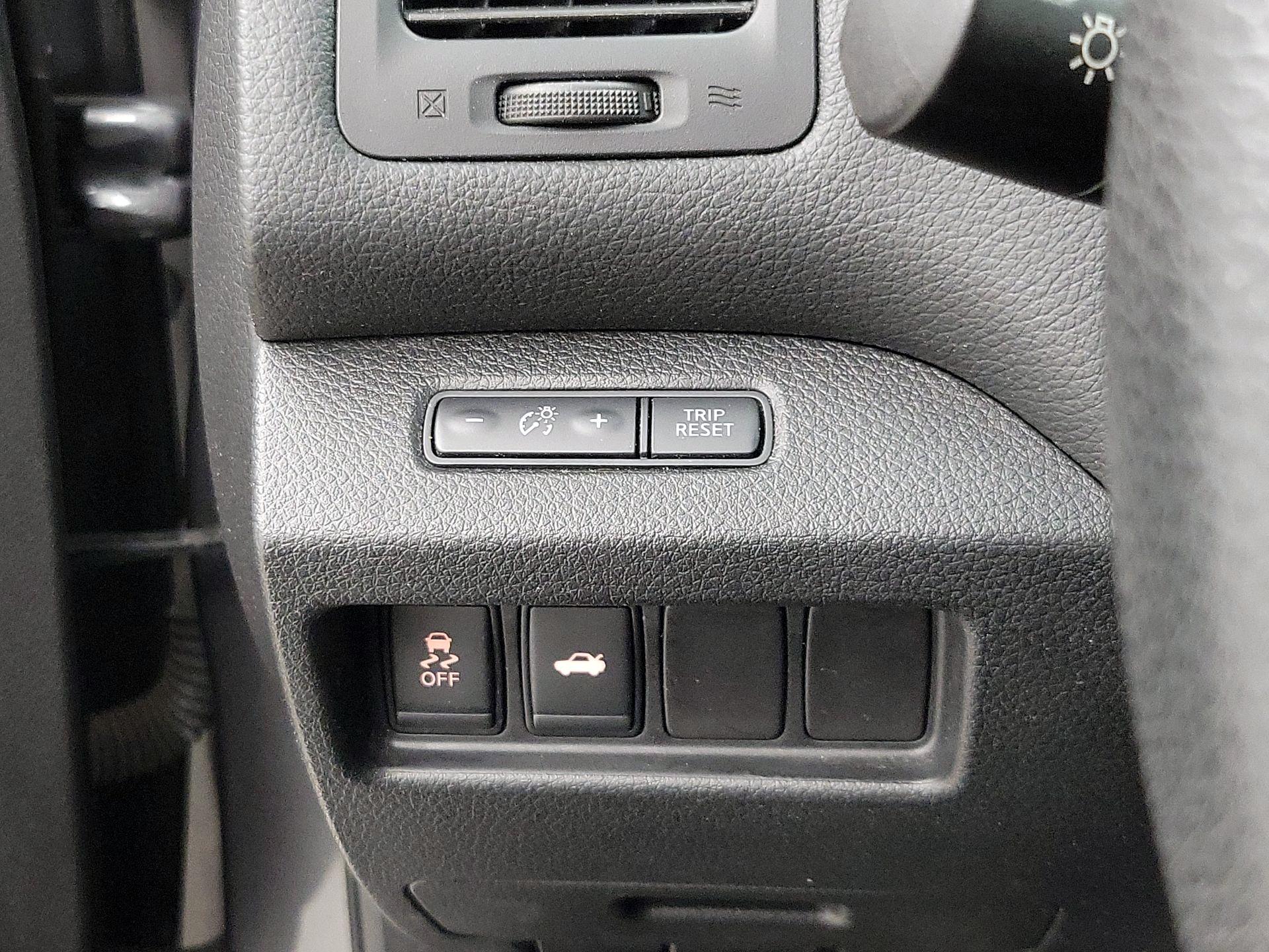 Thumbnail: 2015 Nissan Altima - 13