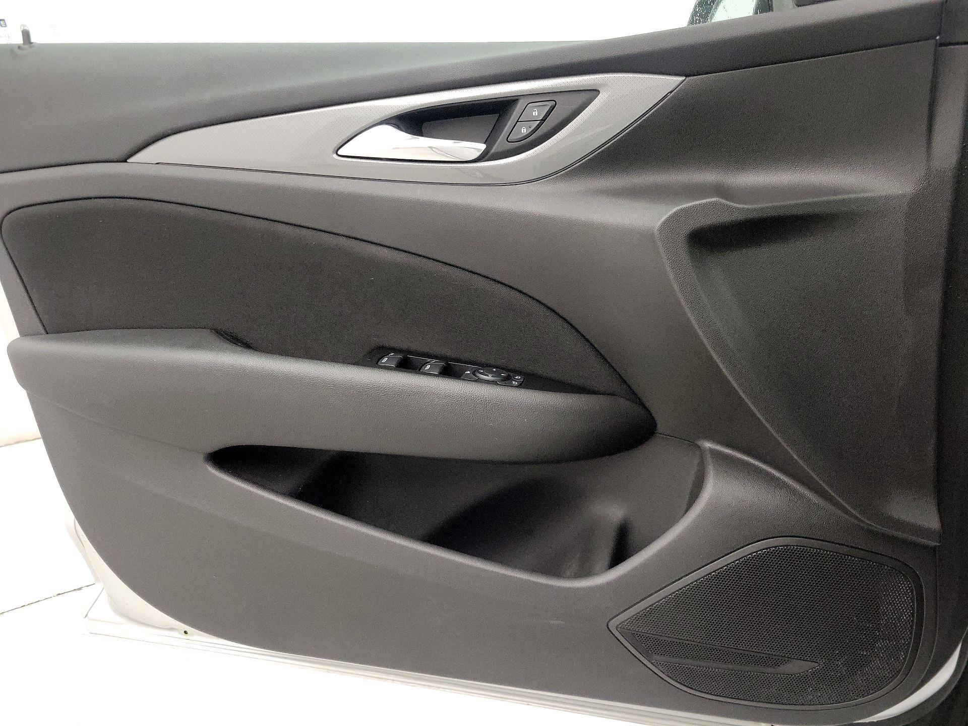 Thumbnail: 2018 Buick Regal - 12