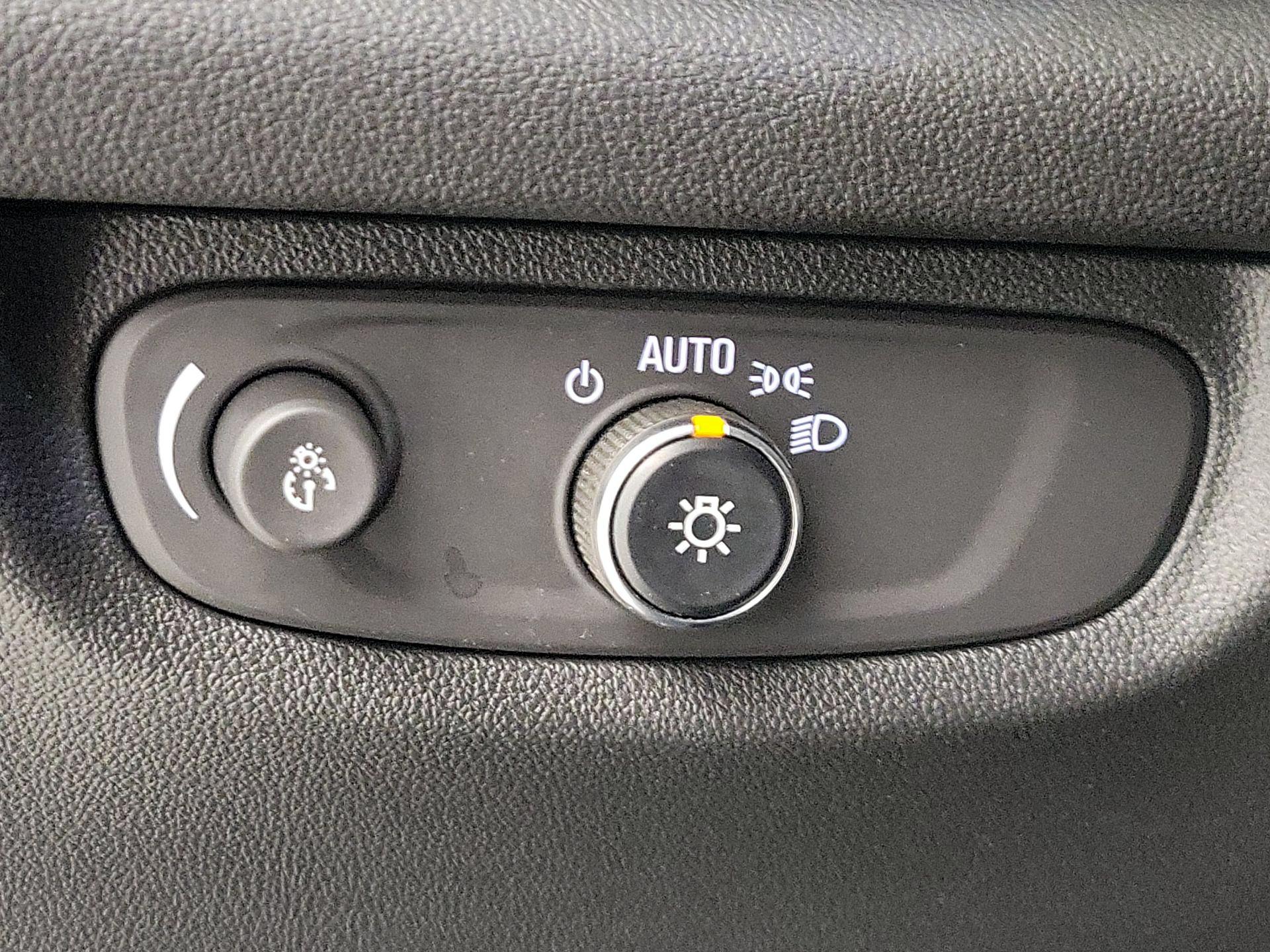 Thumbnail: 2018 Buick Regal - 13