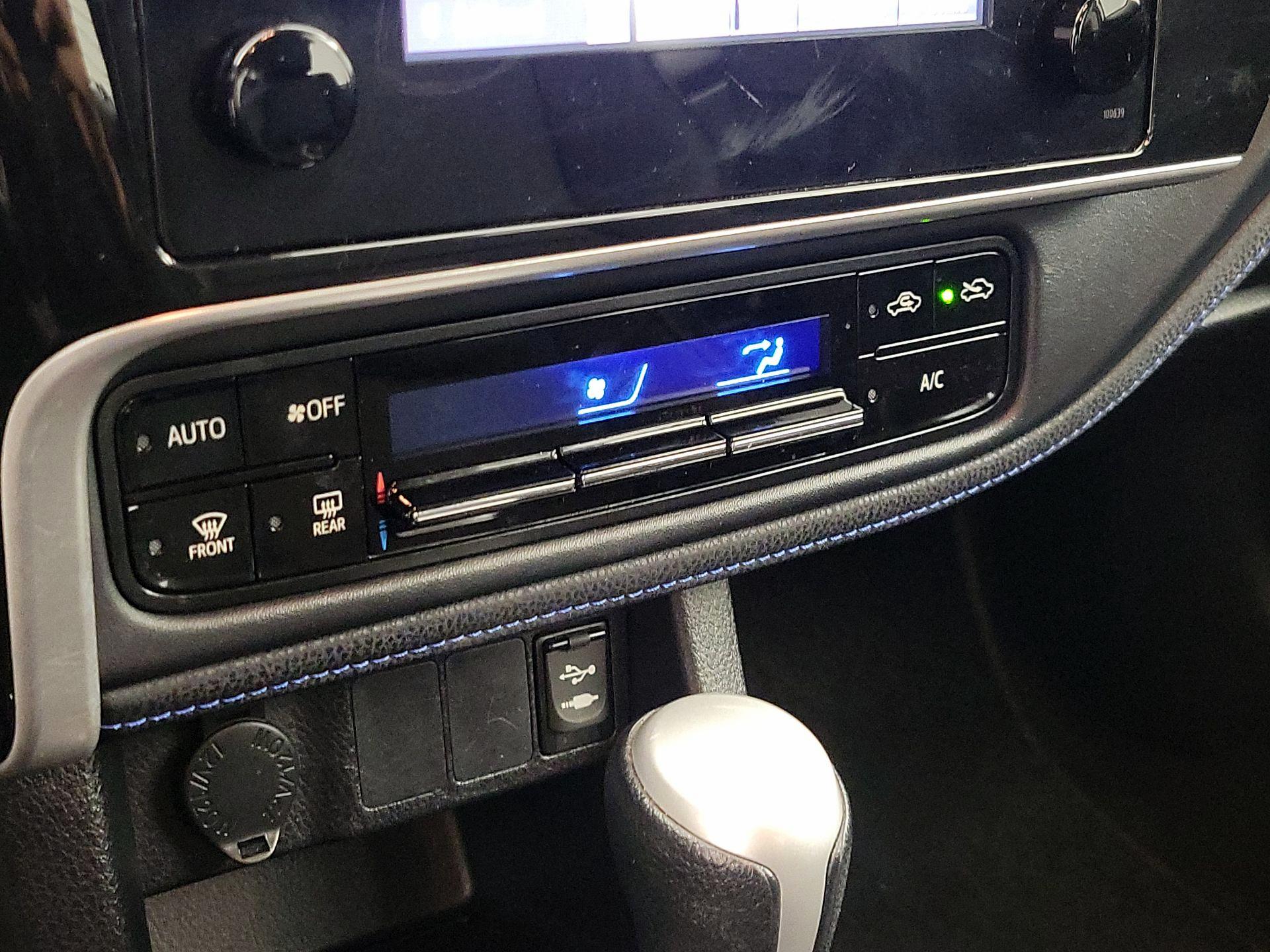 Thumbnail: 2018 Toyota Corolla - 16