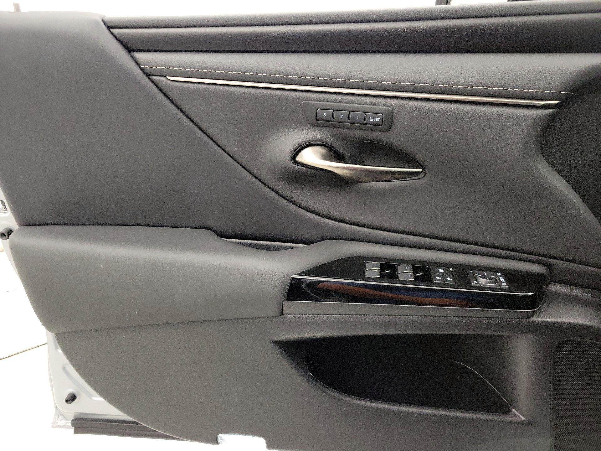 Thumbnail: 2022 Lexus ES - 12