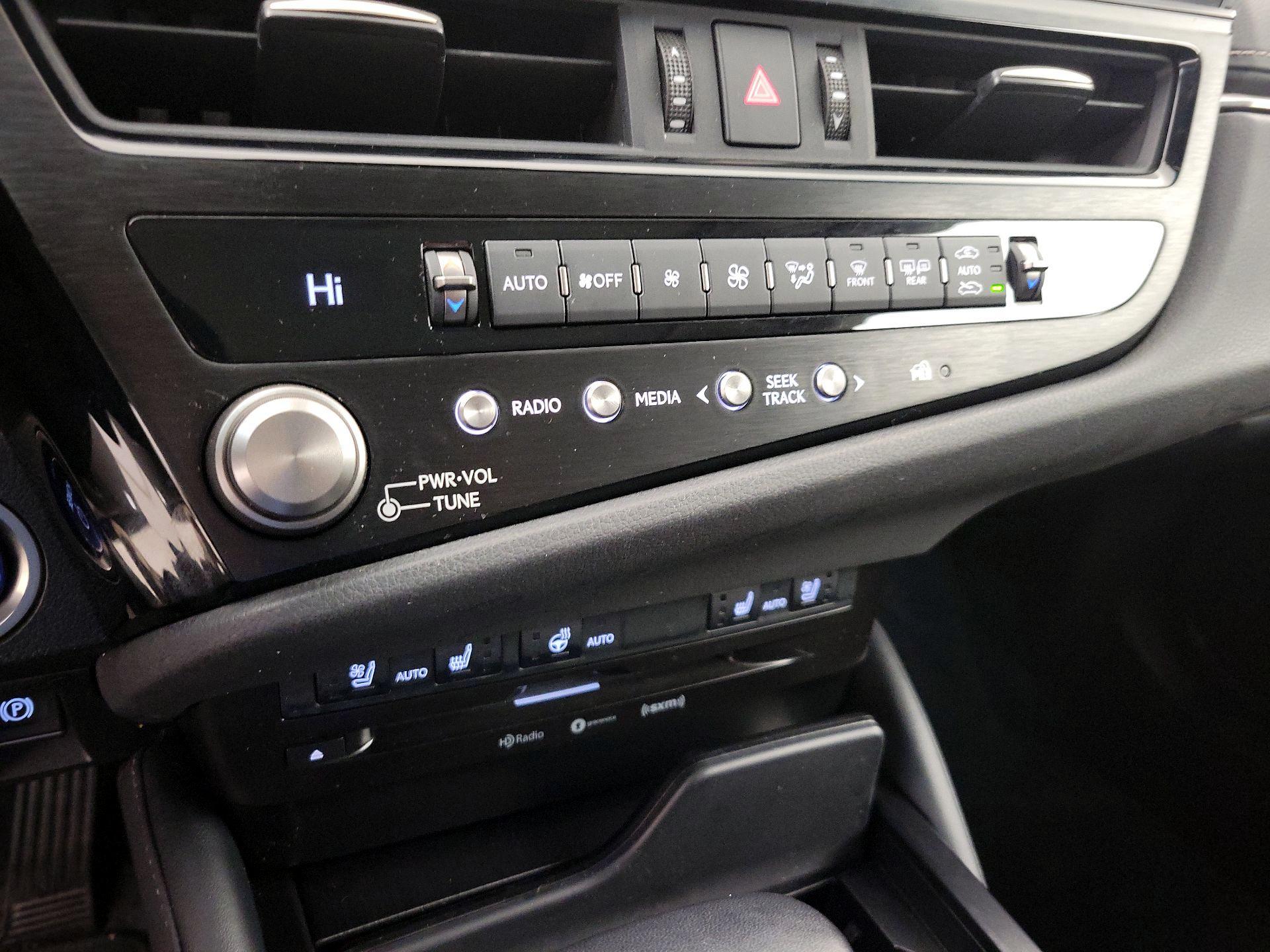 Thumbnail: 2022 Lexus ES - 16