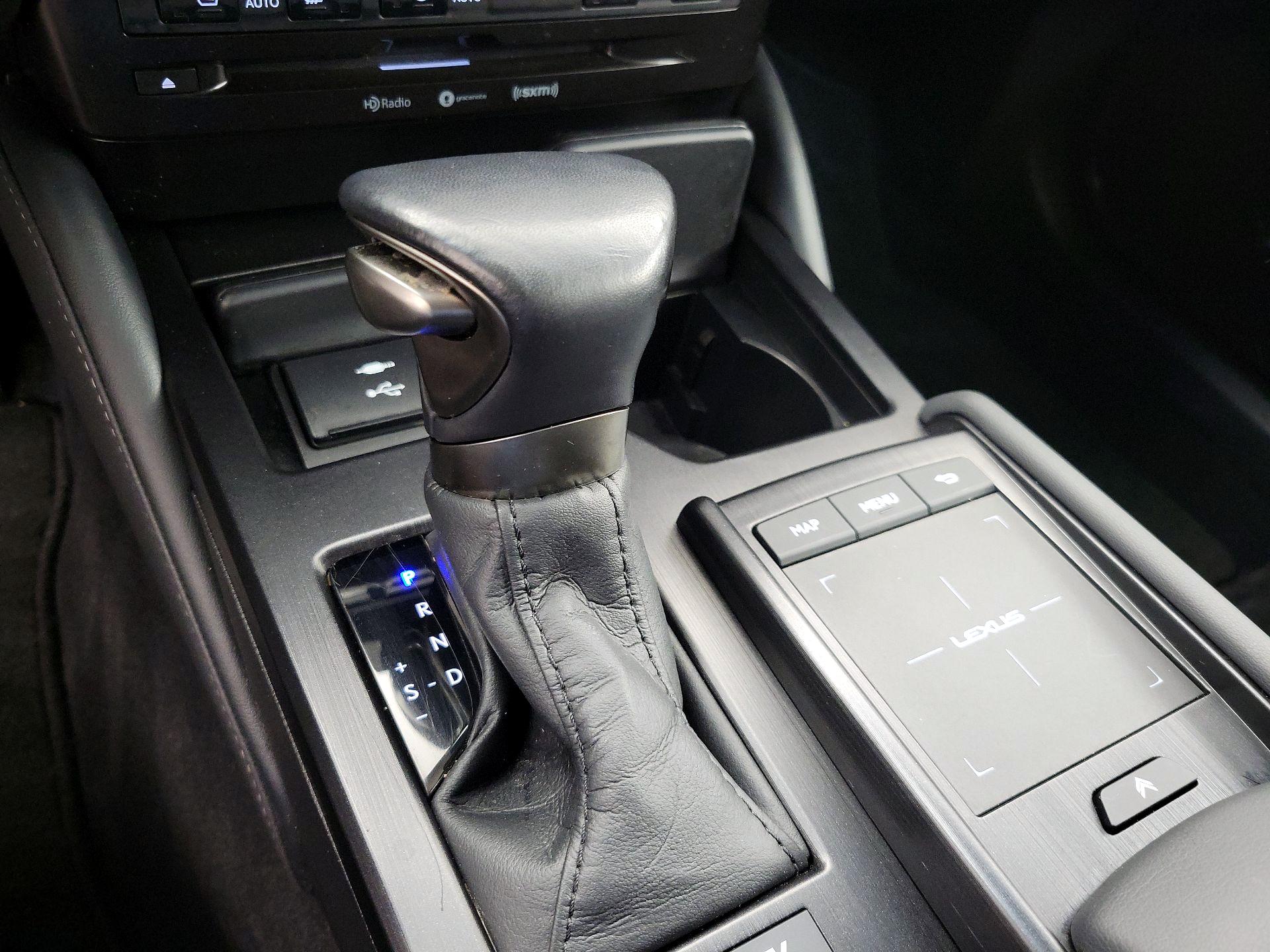 Thumbnail: 2022 Lexus ES - 17