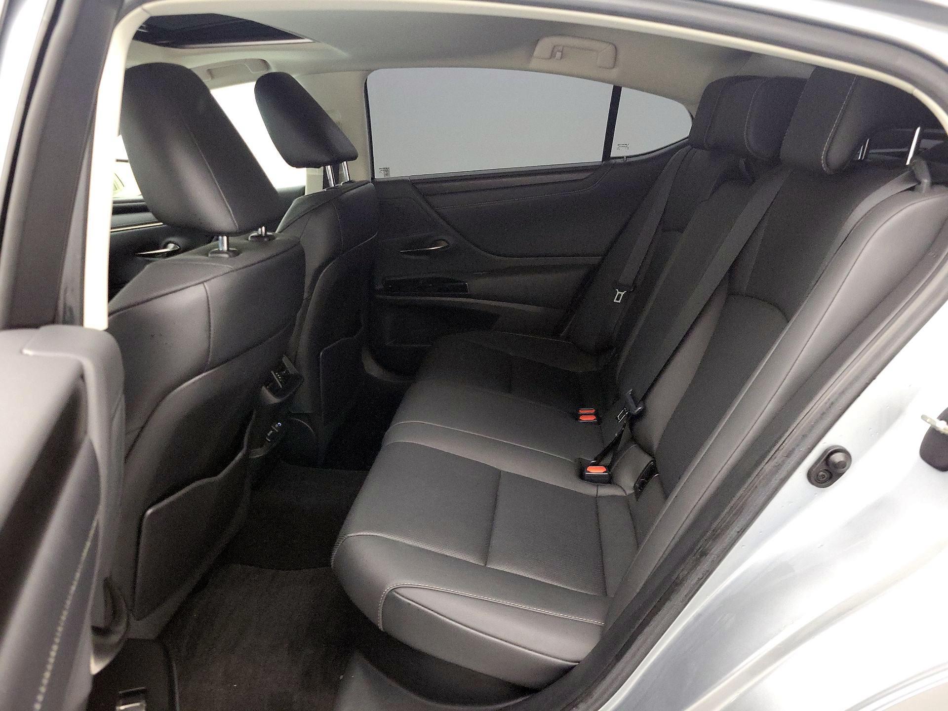 Thumbnail: 2022 Lexus ES - 20