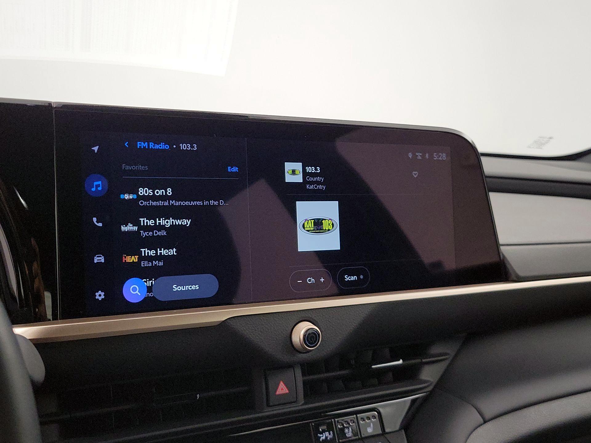 Thumbnail: 2025 Toyota Crown Signia - 15