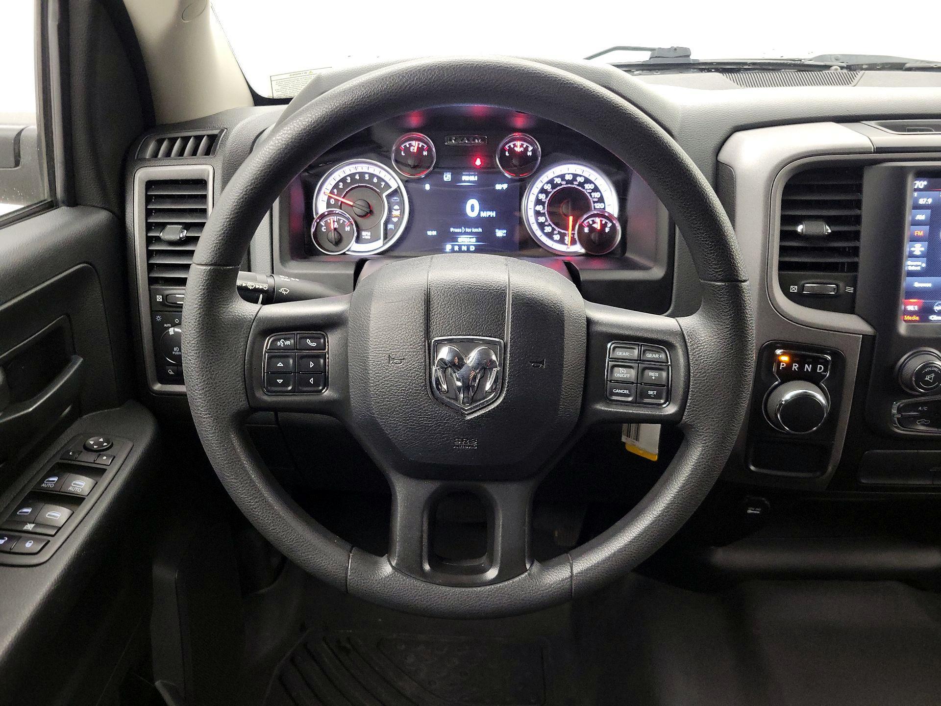 Thumbnail: 2020 RAM 1500 Classic - 10