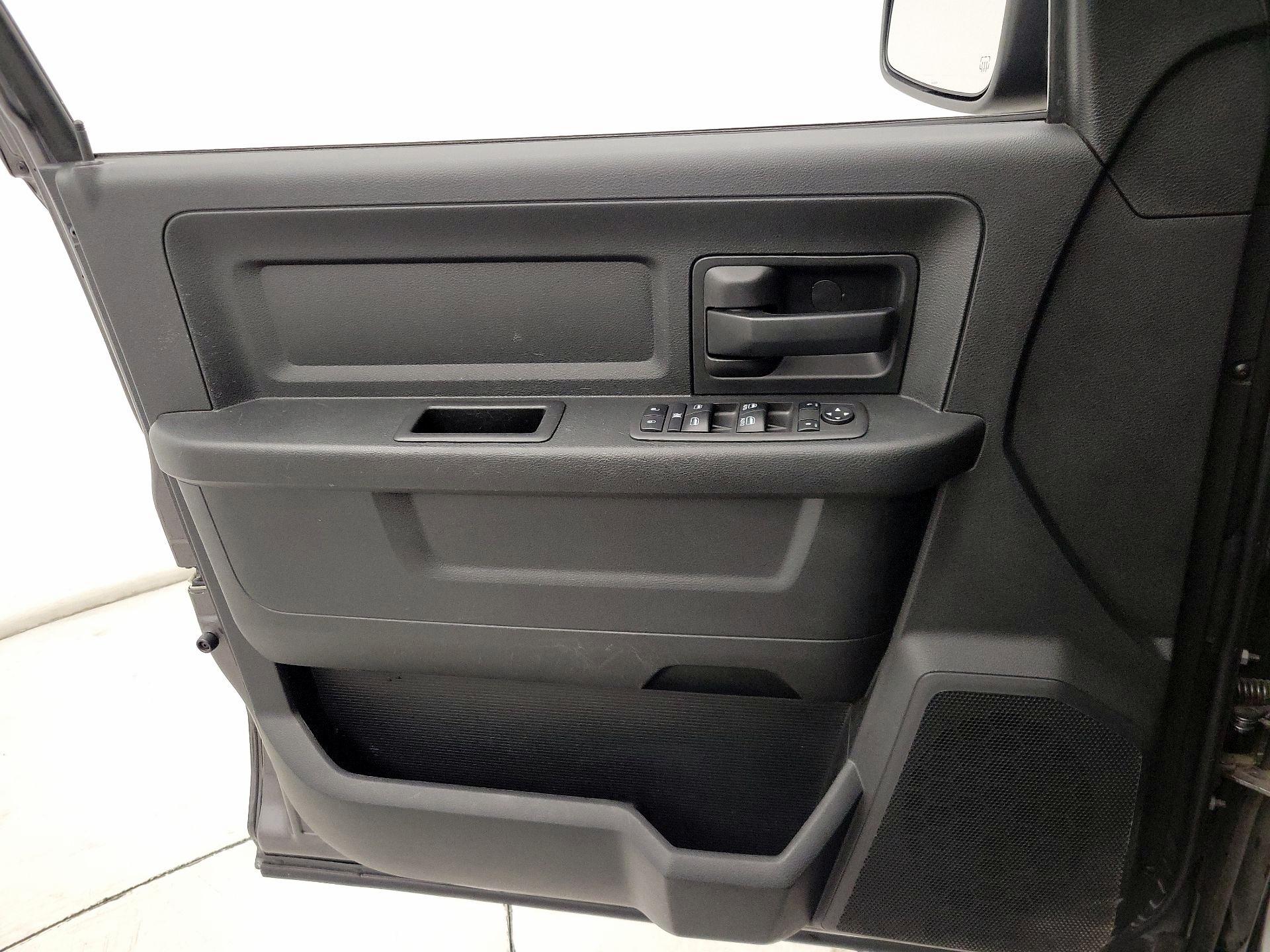 Thumbnail: 2020 RAM 1500 Classic - 12