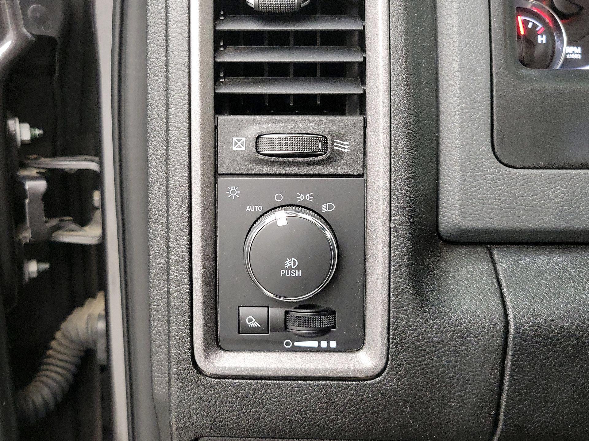 Thumbnail: 2020 RAM 1500 Classic - 13