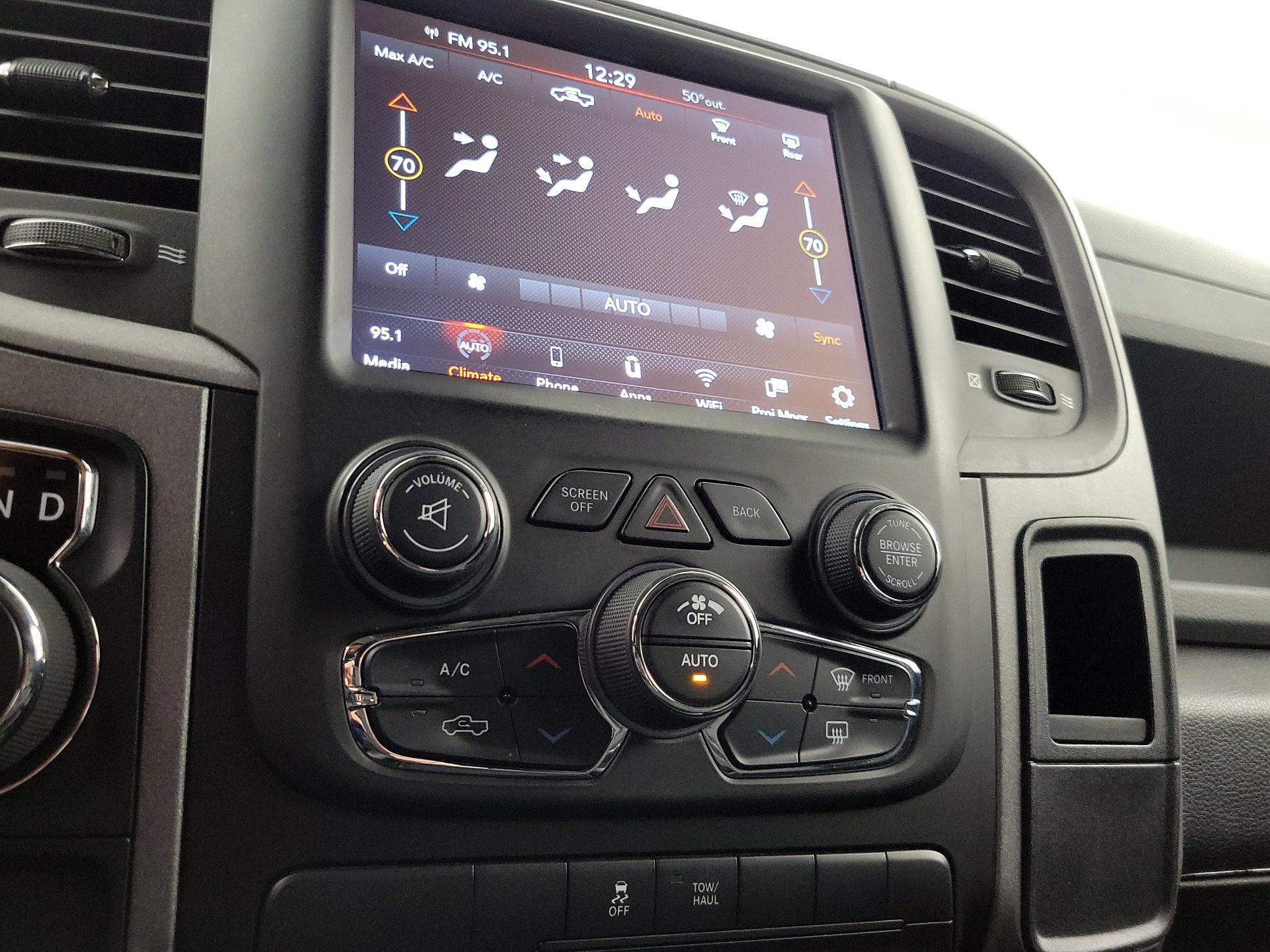 Thumbnail: 2020 RAM 1500 Classic - 16