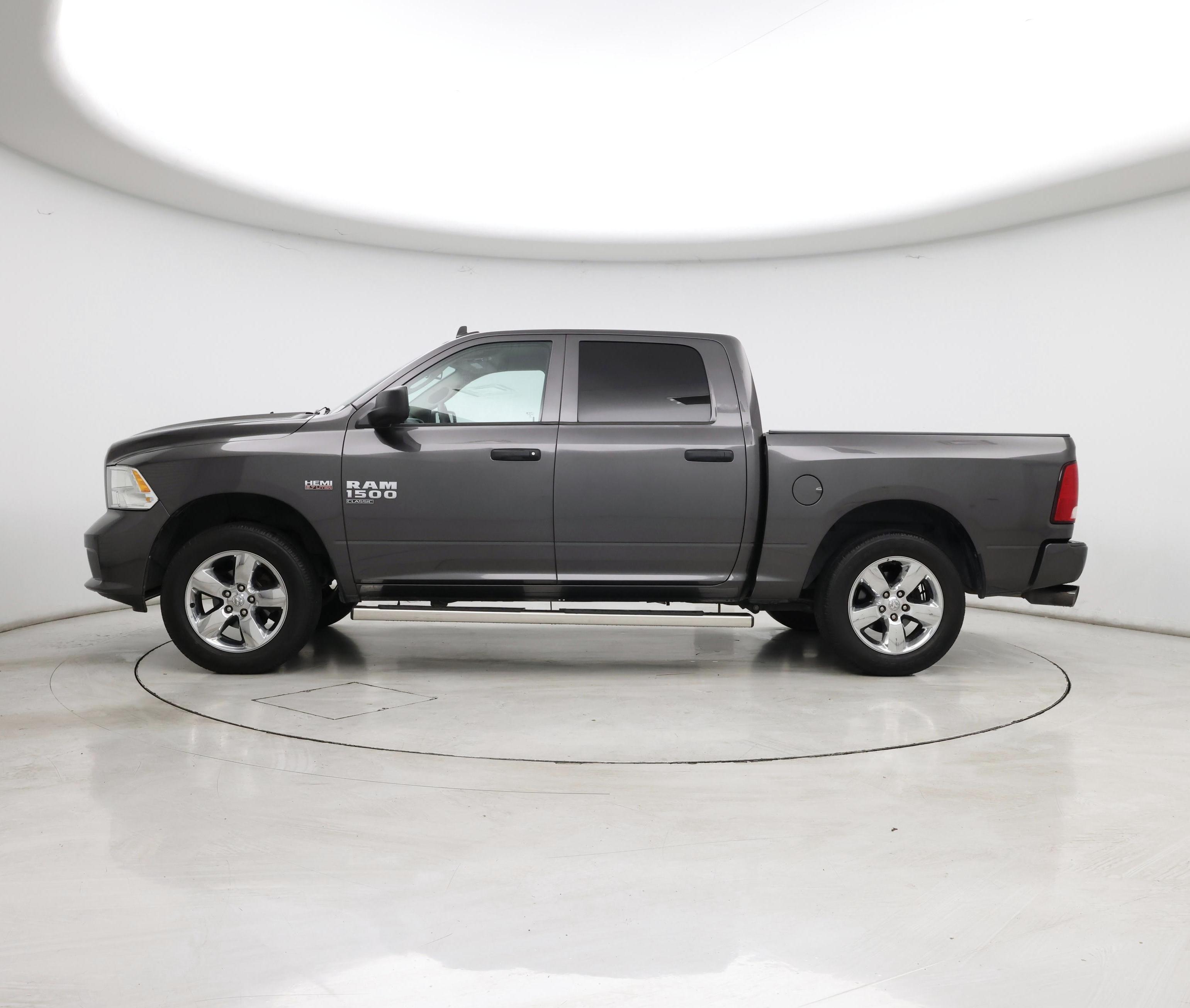 Thumbnail: 2020 RAM 1500 Classic - 3