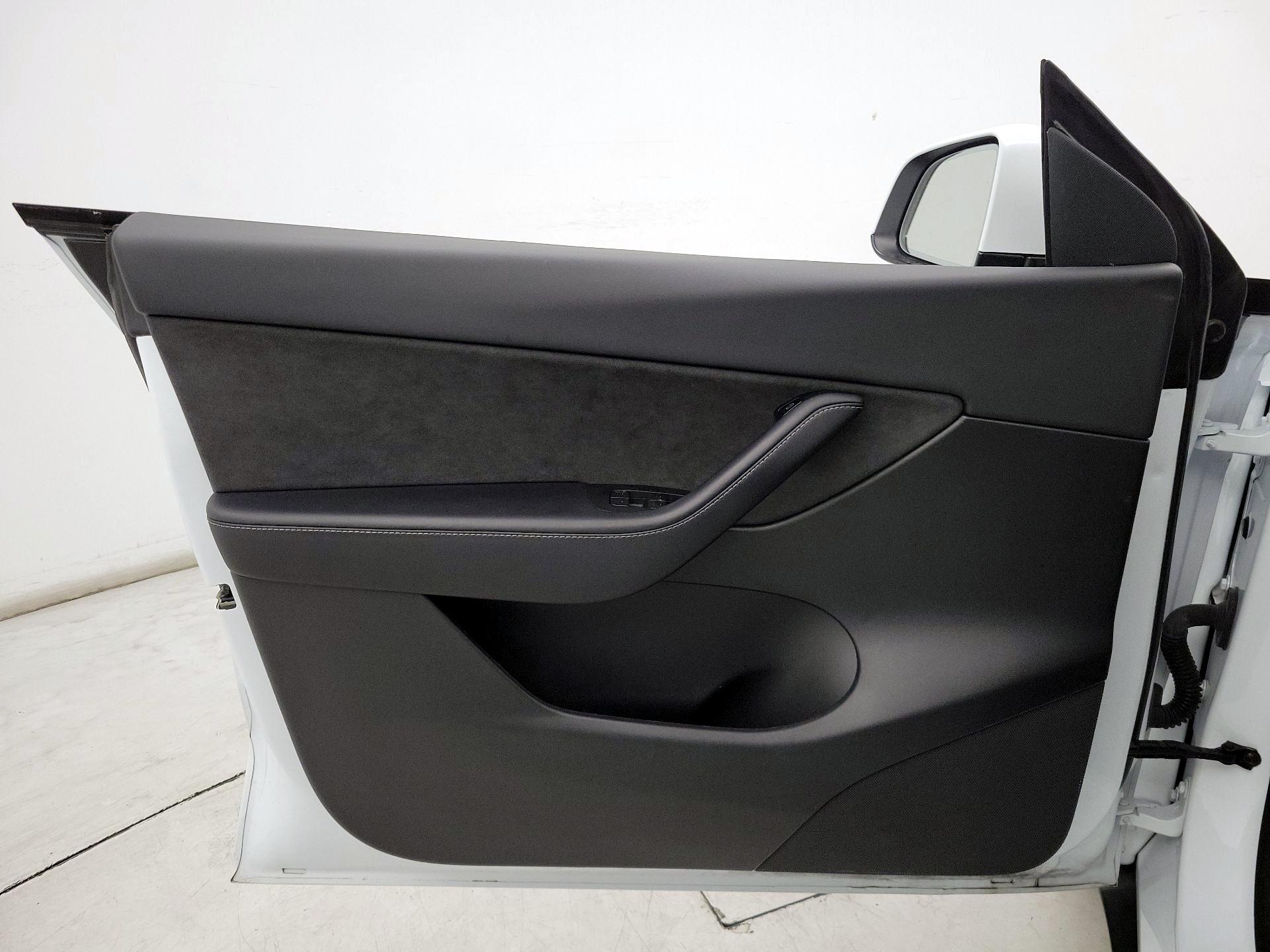 Thumbnail: 2022 Tesla Model Y - 12