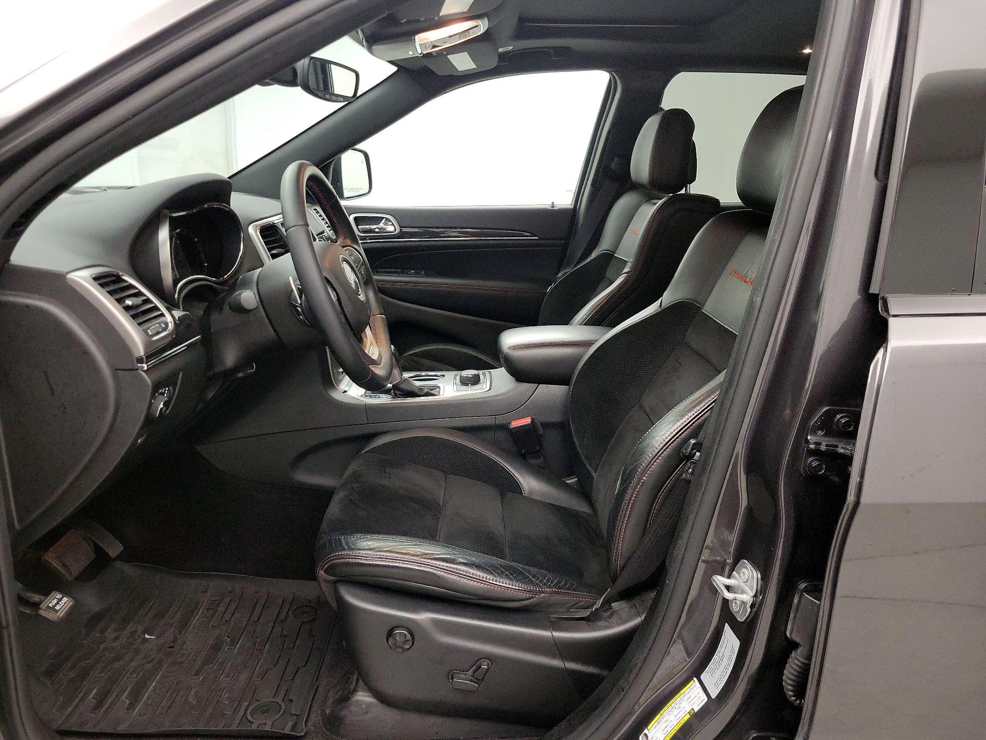 Thumbnail: 2017 Jeep Grand Cherokee - 11